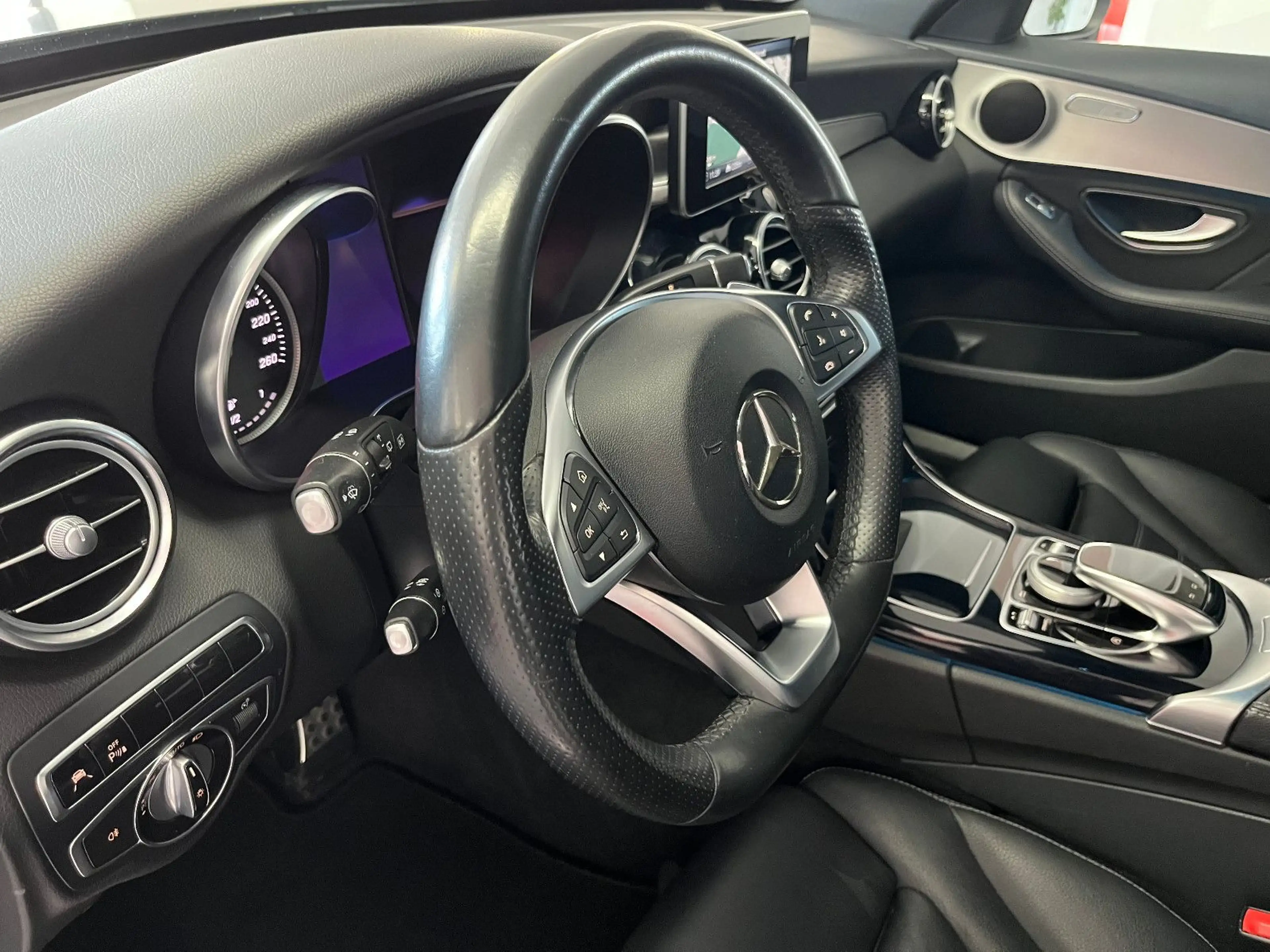 Mercedes-Benz C 250 T-Mod. AMG Navi/LED/Kamera/AHK/Totw./AmbLi — photo 9