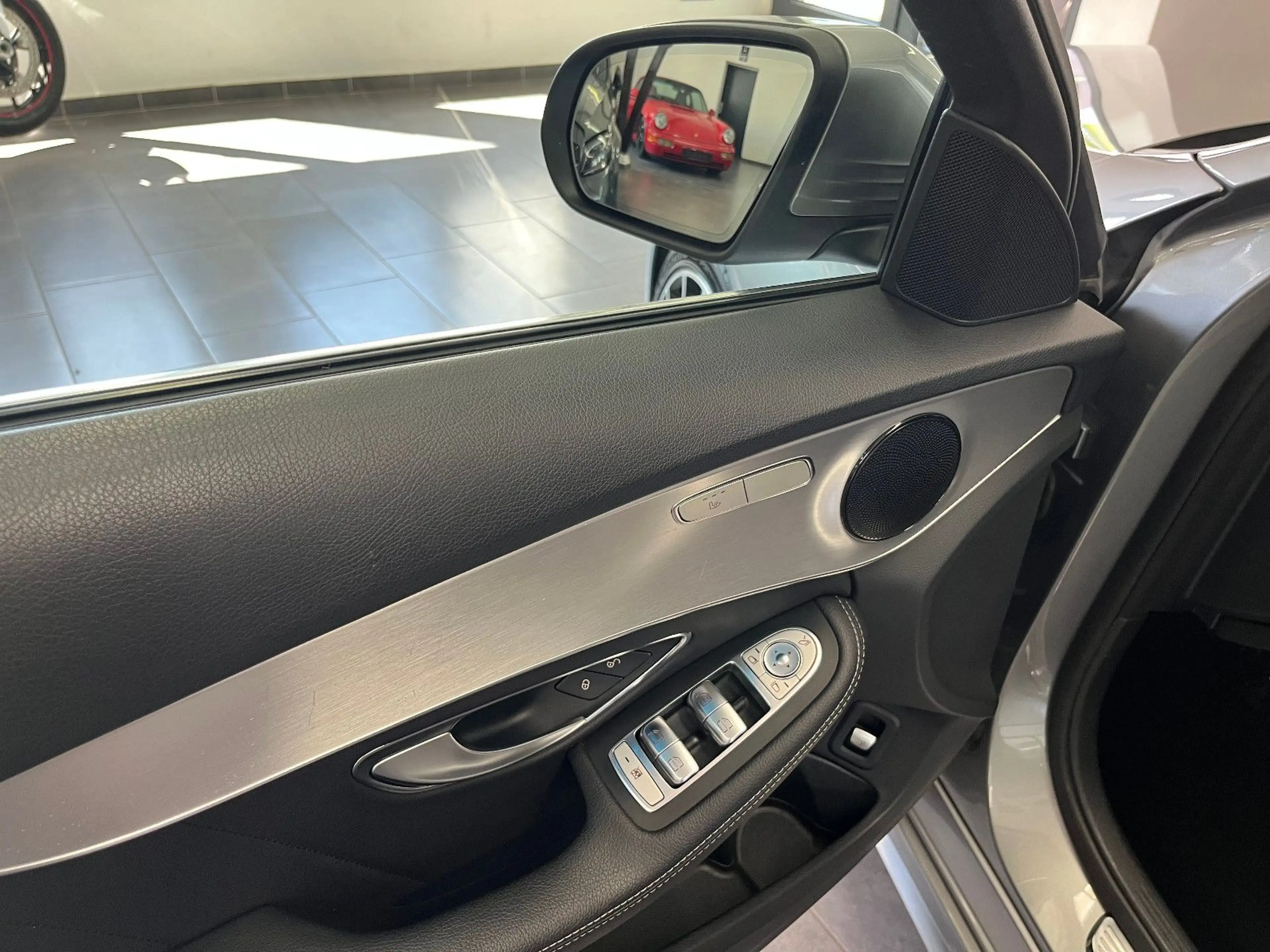Mercedes-Benz C 250 T-Mod. AMG Navi/LED/Kamera/AHK/Totw./AmbLi — photo 6
