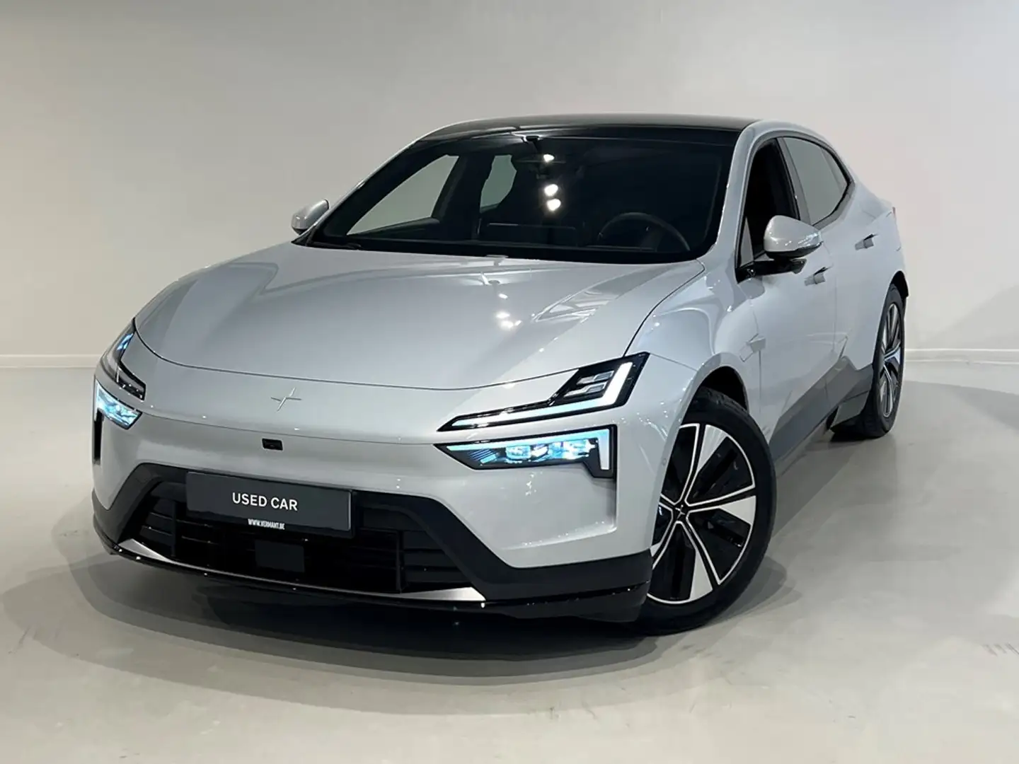 Polestar 4 Long Range Grijs - 1