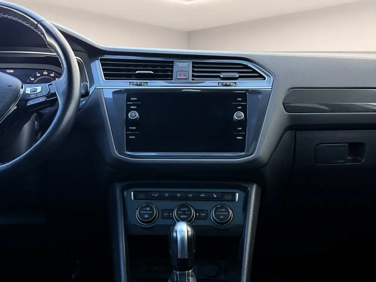 Volkswagen Tiguan снимка Volkswagen Tiguan