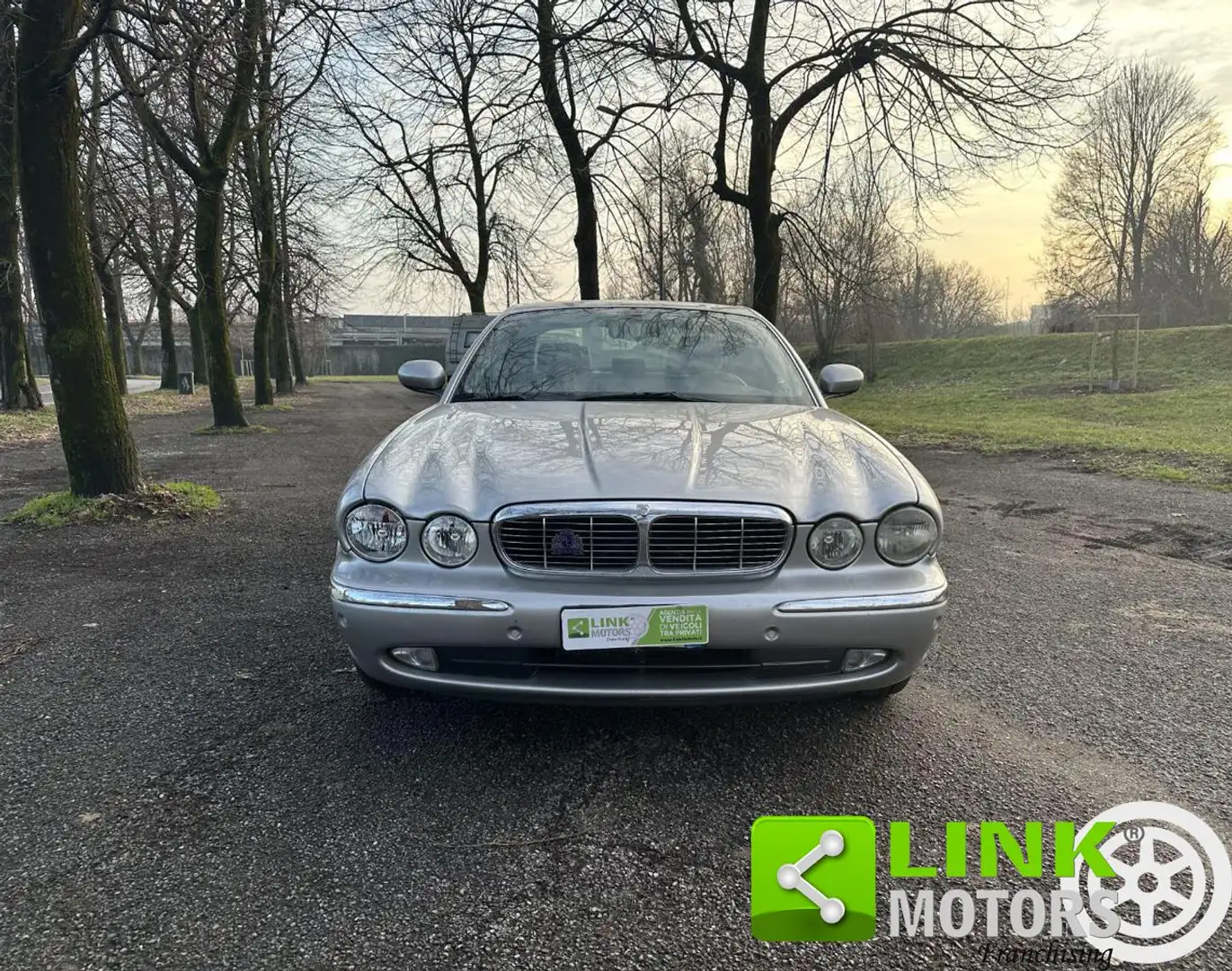 Jaguar XJ 4.2 V8 cat Executive -PRENOTATA- Ezüst - 2