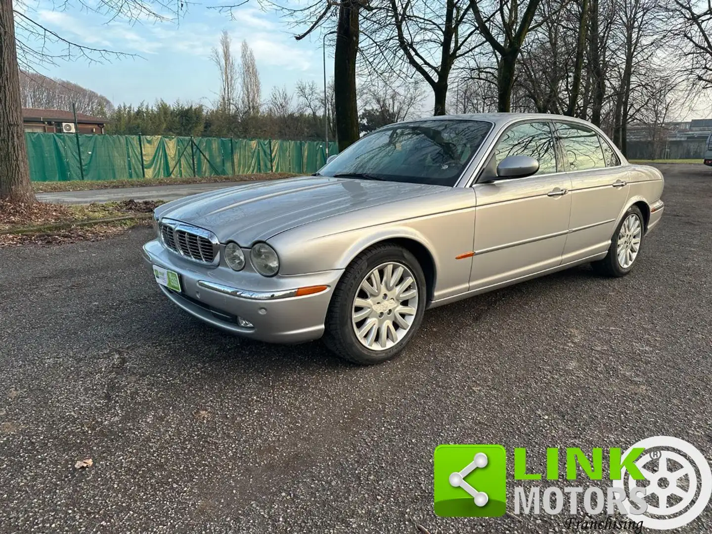 Jaguar XJ 4.2 V8 cat Executive -PRENOTATA- Ezüst - 1