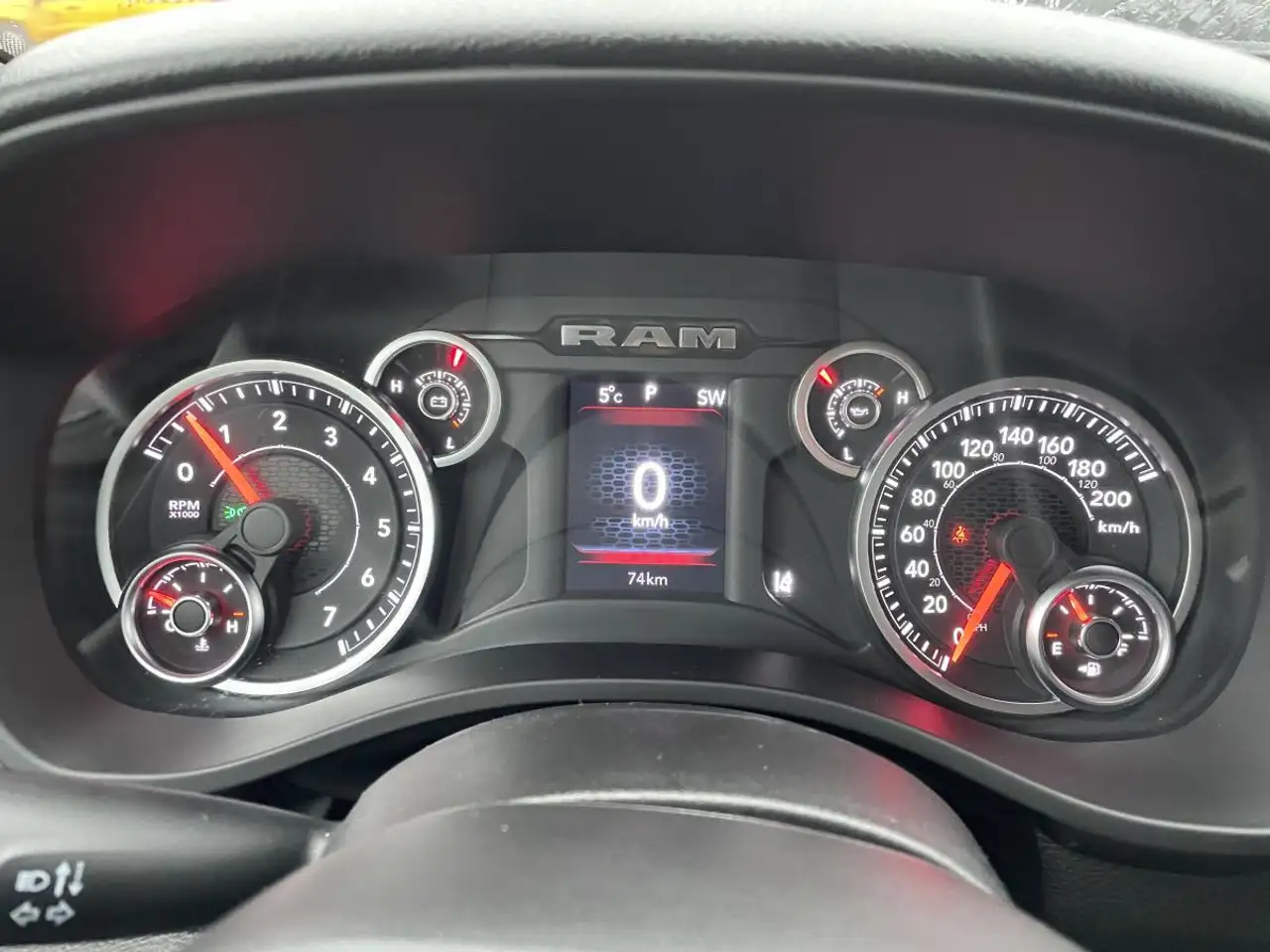 RAM 1500 снимка RAM 1500