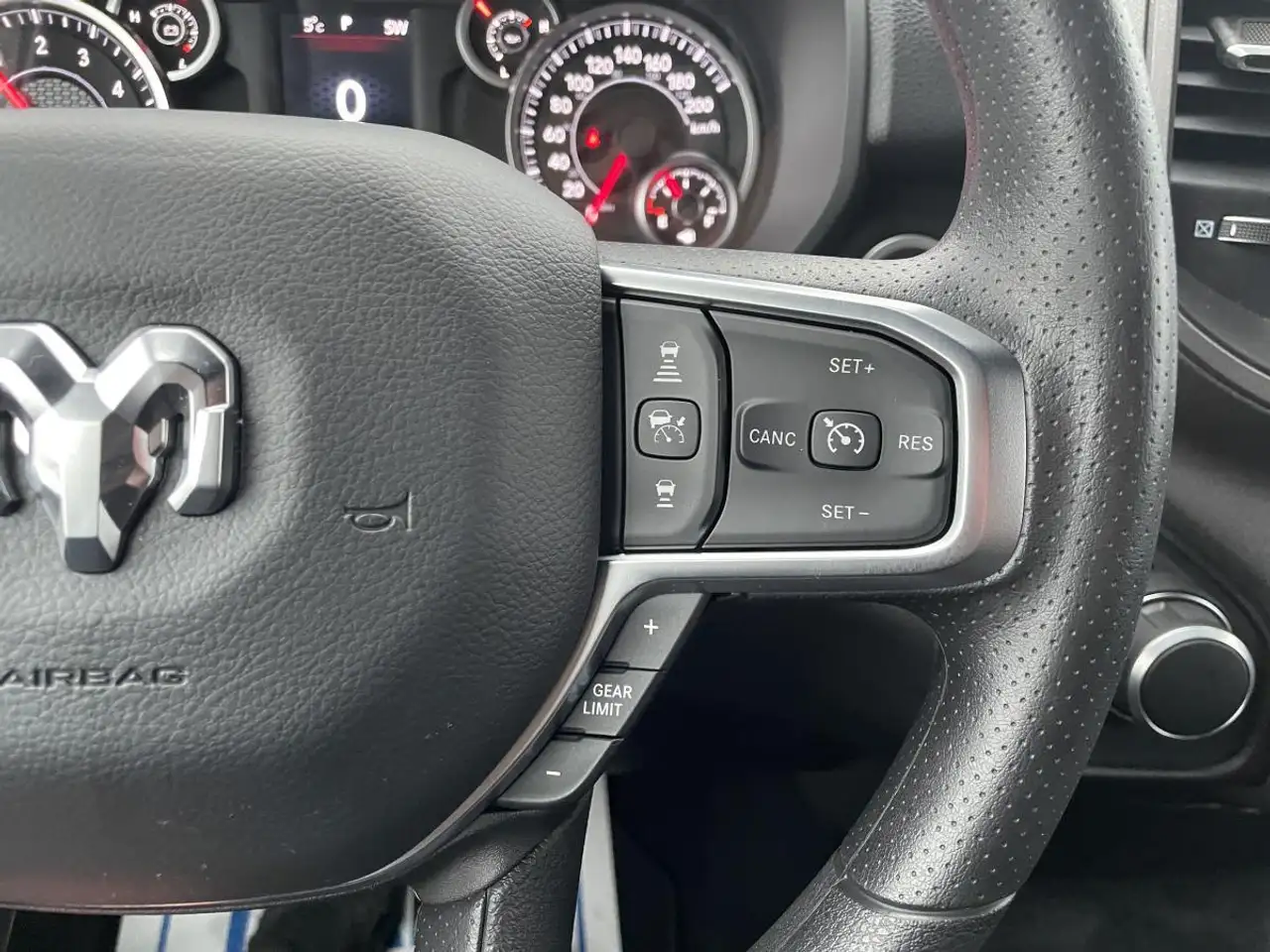 RAM 1500 снимка RAM 1500