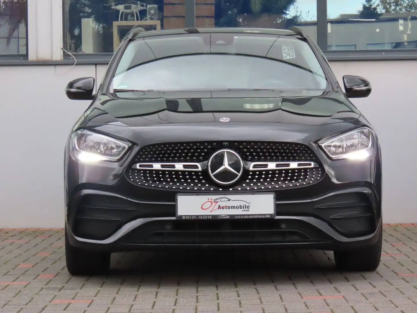 Mercedes-Benz GLA 200 Autom. Leder Ambiente Sitzheizung Navi Schwarz - 2