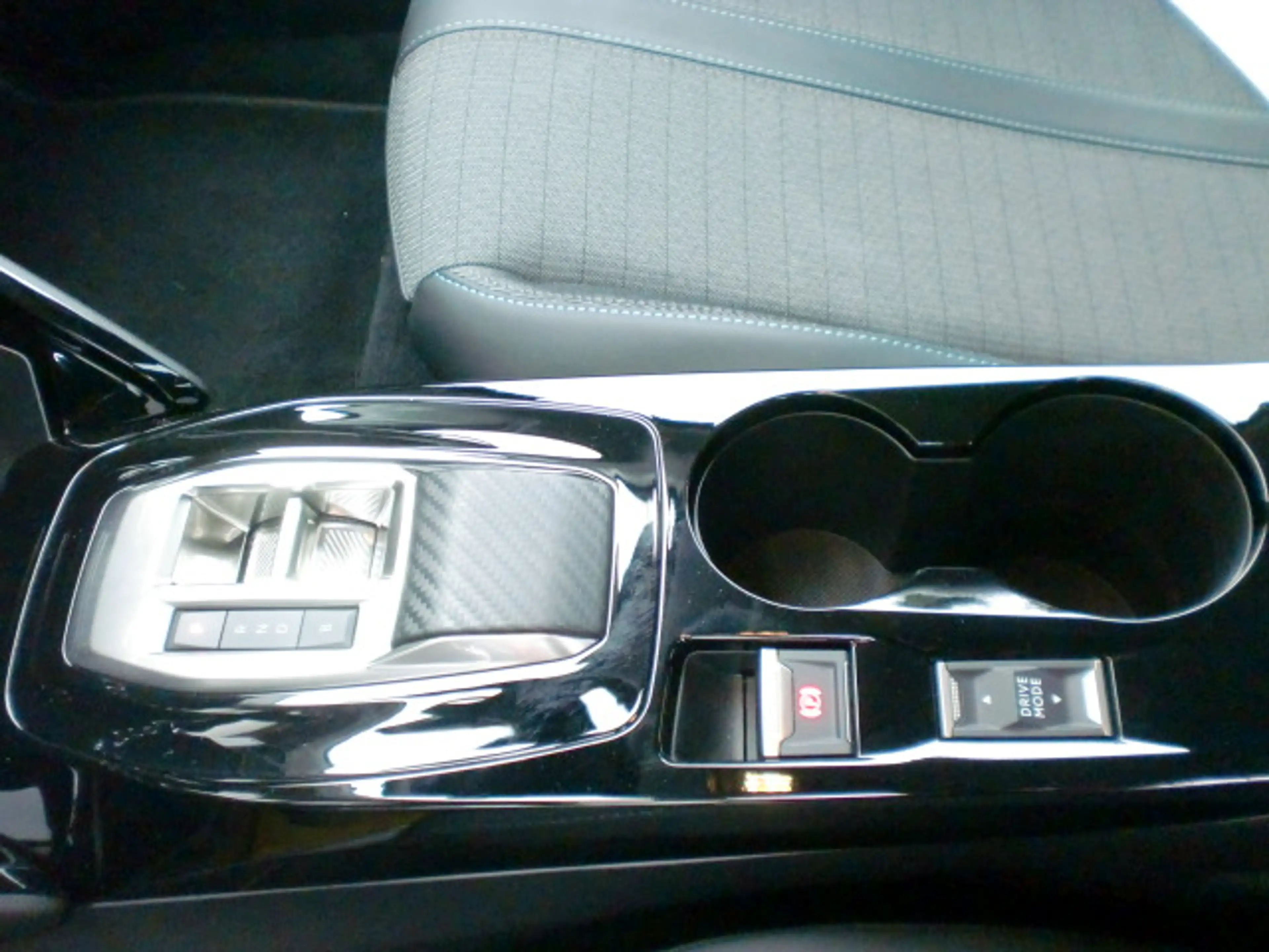 Peugeot 208 Elektromotor 136 Allure,Sitzheizung,Alufelgen — photo 12