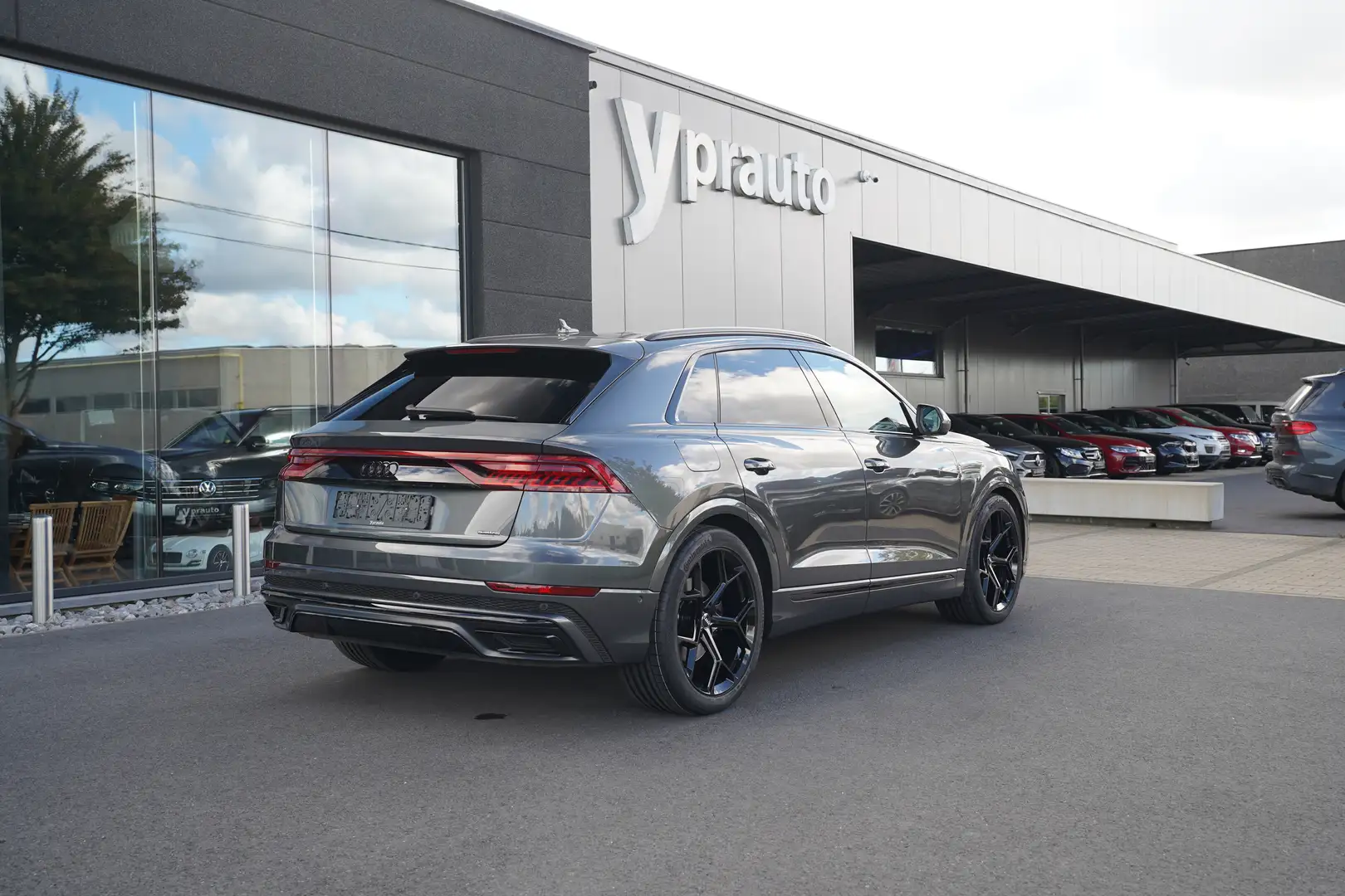 Audi Q8 Q8 55 TFSI e-tron Plugin Sportback  quattro S line Grau - 2