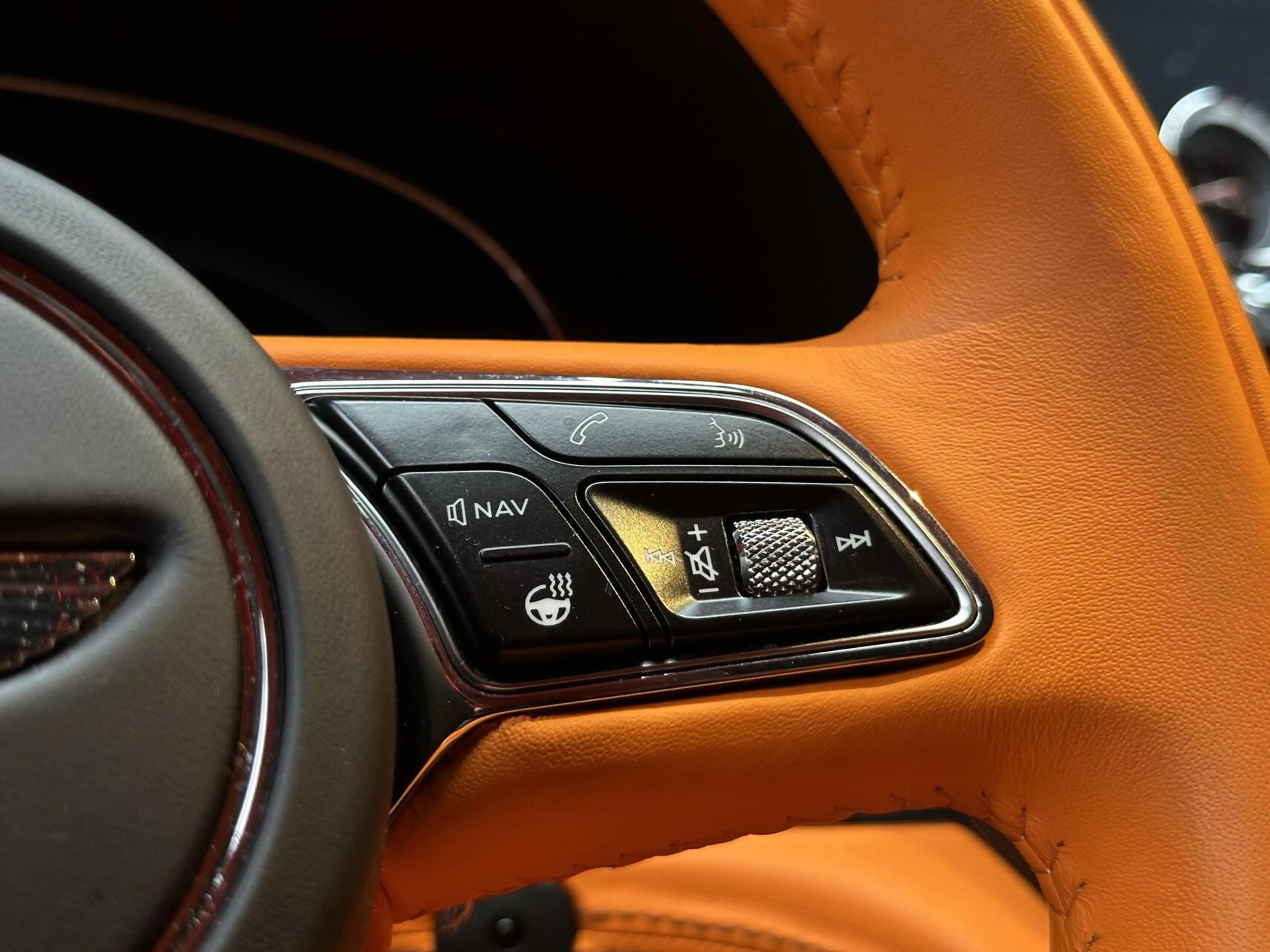 Bentley Bentayga V6 Hybrid |CARBON|PANO|MASSAGE|24"VOSSEN — photo 12
