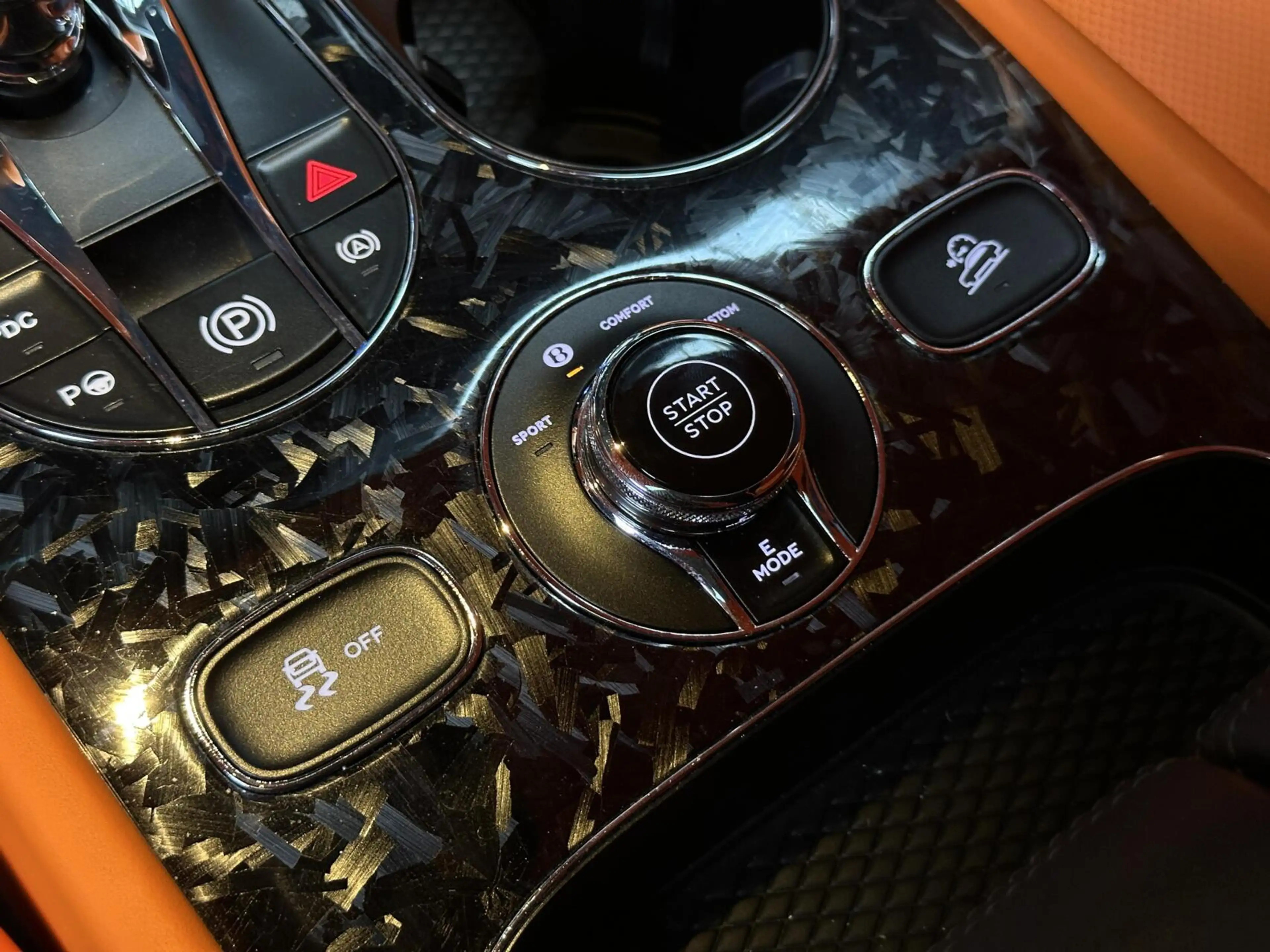 Bentley Bentayga V6 Hybrid |CARBON|PANO|MASSAGE|24"VOSSEN — photo 23