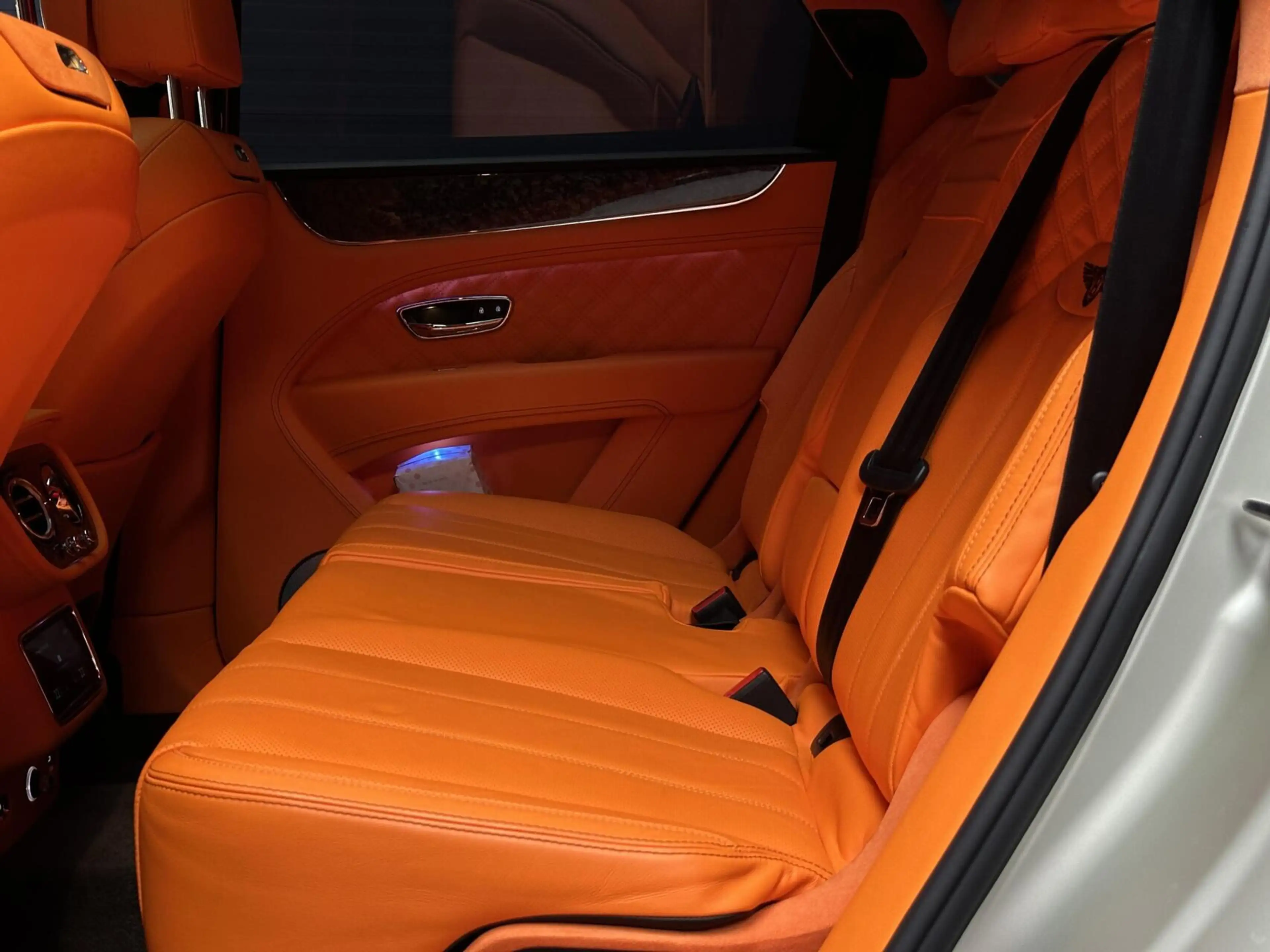 Bentley Bentayga V6 Hybrid |CARBON|PANO|MASSAGE|24"VOSSEN — photo 28
