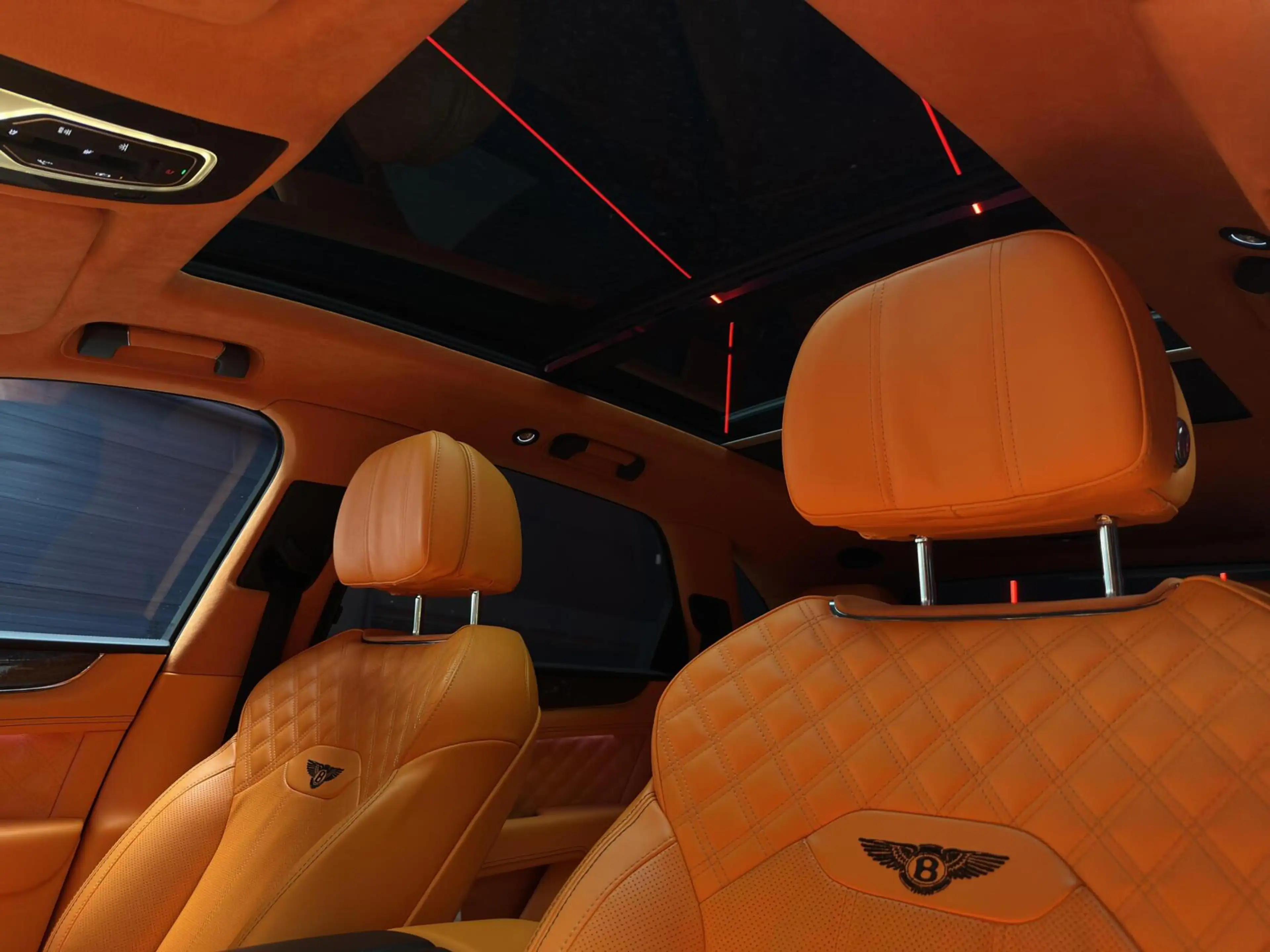 Bentley Bentayga V6 Hybrid |CARBON|PANO|MASSAGE|24"VOSSEN — photo 6