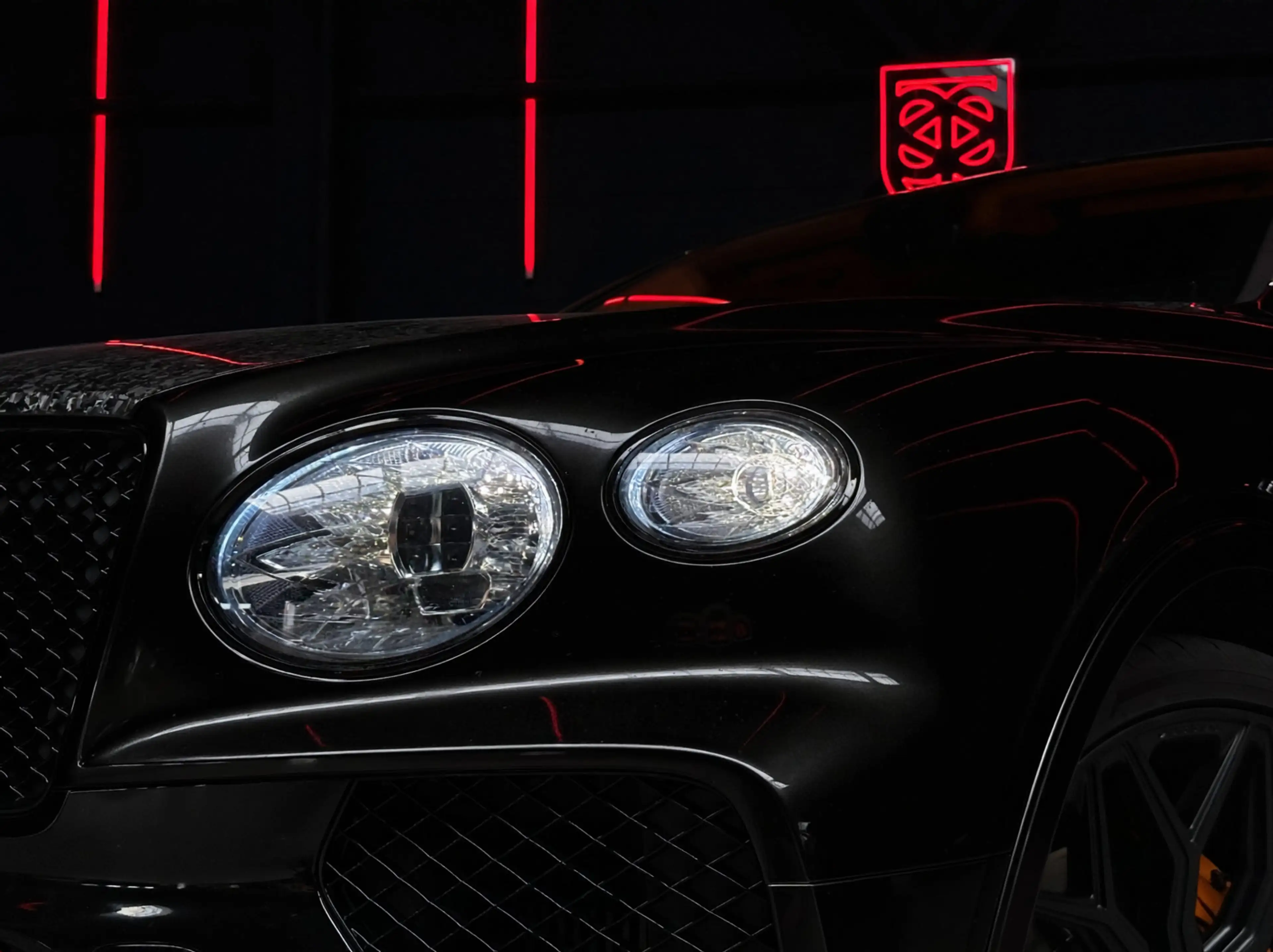 Bentley Bentayga V6 Hybrid |CARBON|PANO|MASSAGE|24"VOSSEN — photo 24