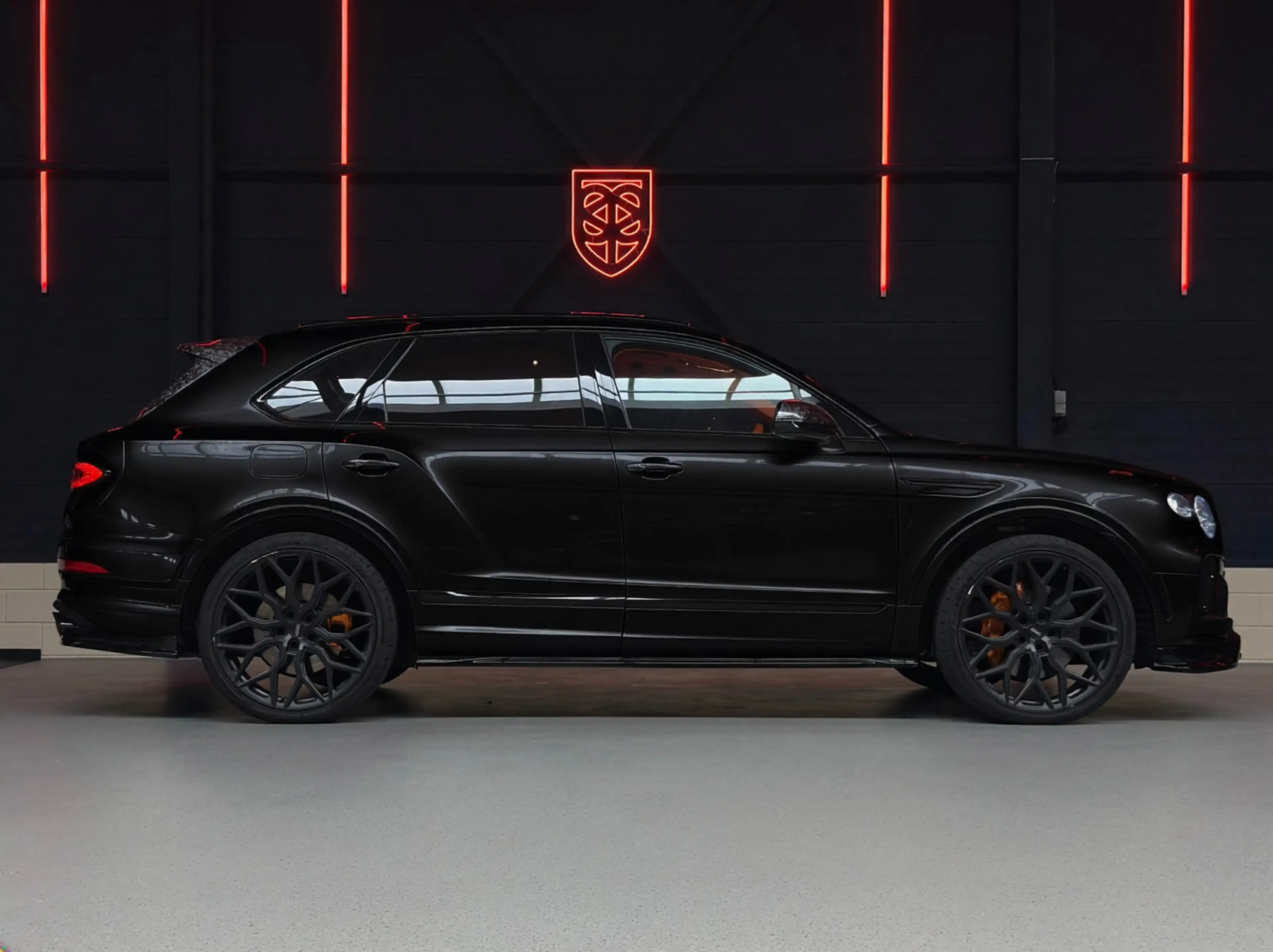 Bentley Bentayga V6 Hybrid |CARBON|PANO|MASSAGE|24"VOSSEN — photo 3