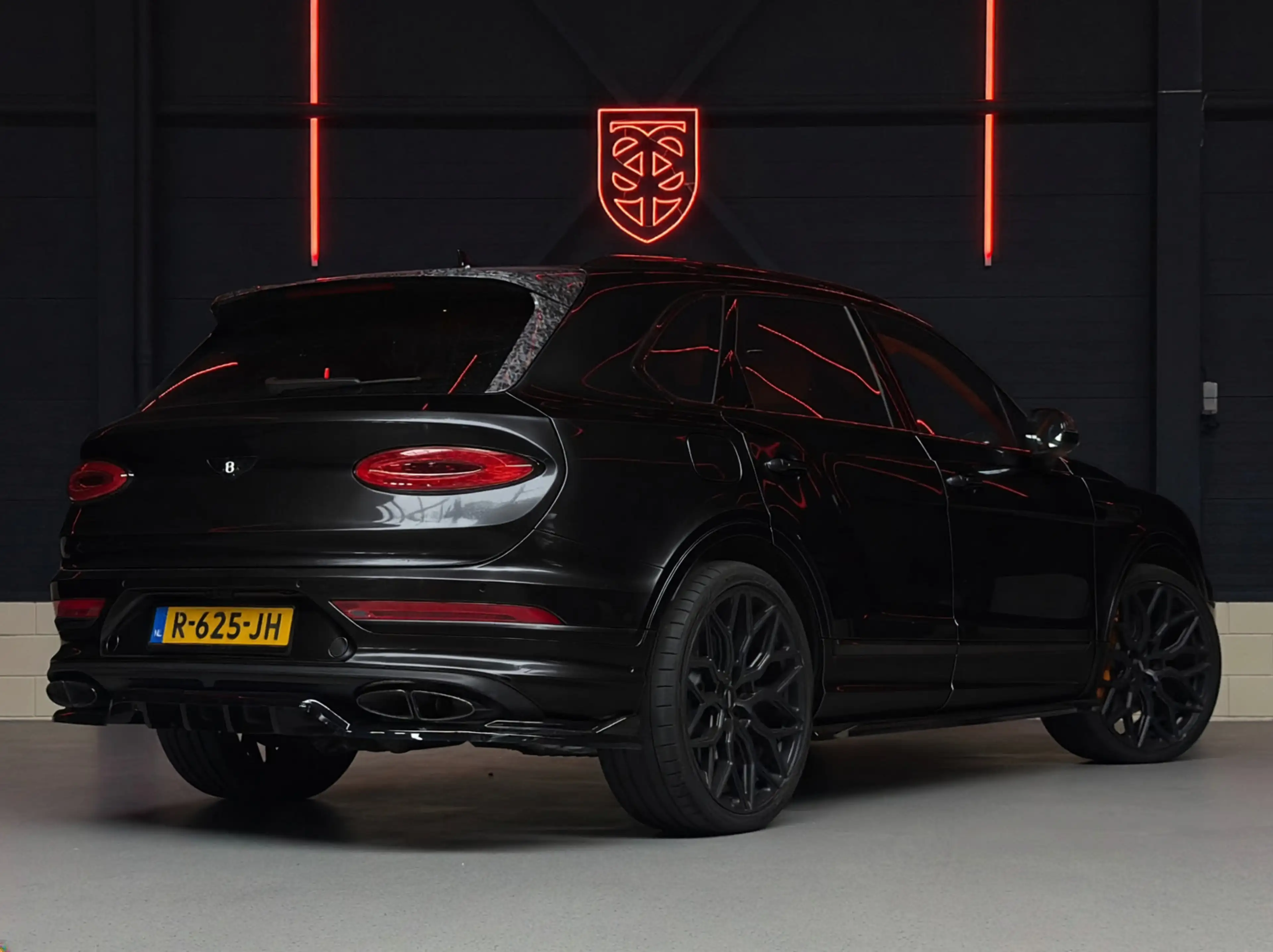 Bentley Bentayga V6 Hybrid |CARBON|PANO|MASSAGE|24"VOSSEN — photo 2