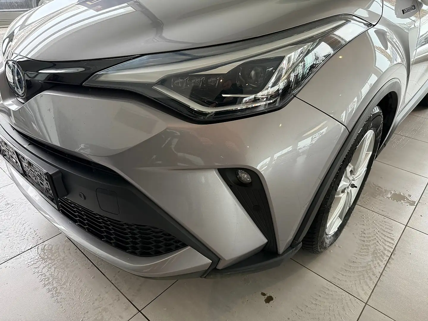 Toyota C-HR 1,8 Hybrid C-LUB CVT Grau - 2