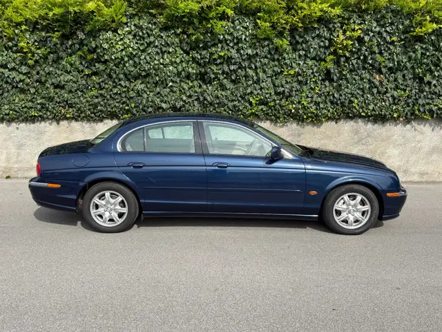 Jaguar S-Type view 5