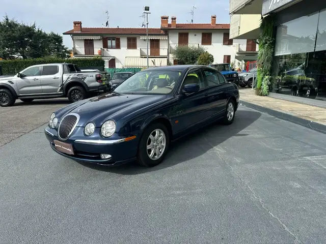Jaguar S-Type view 4