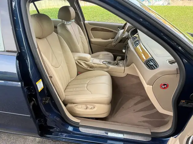 Jaguar S-Type view 8