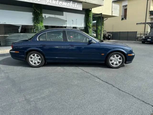 Jaguar S-Type view 2