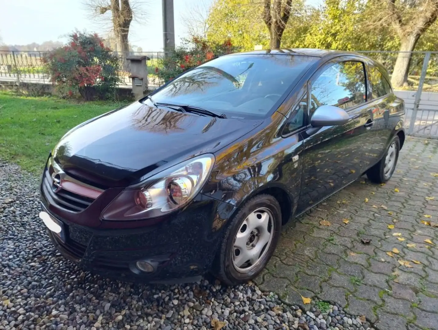 Opel Corsa UNICOPROPRIETARIO - OTTIME CONDIZIONI - NEOPATENTA Nero - 1