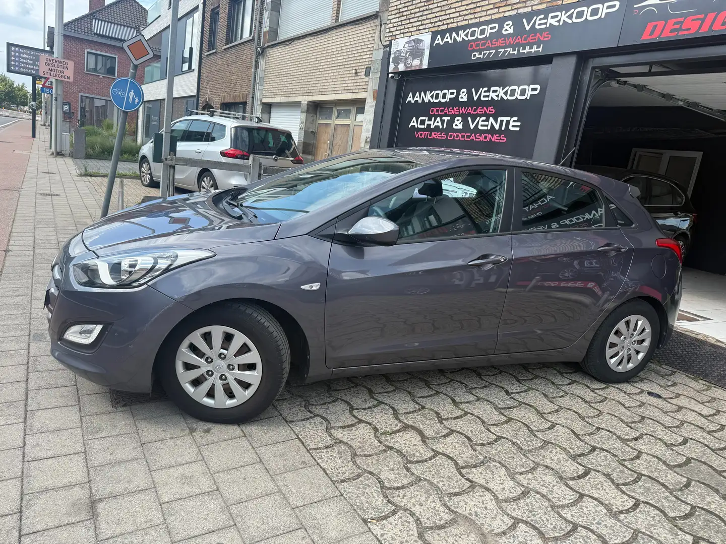 Hyundai i30 i30 1.4i Style Climatistions Grijs - 1