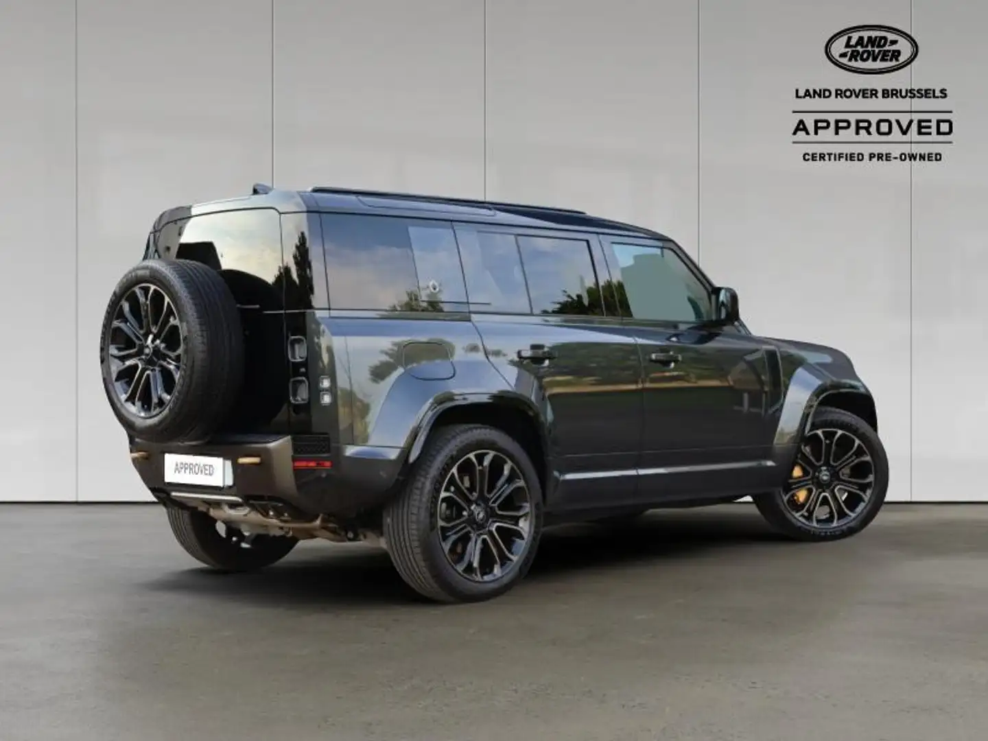 Land Rover Defender 110 P635 OCTA Edition One V8 Warranty until03/2030 Grigio - 2