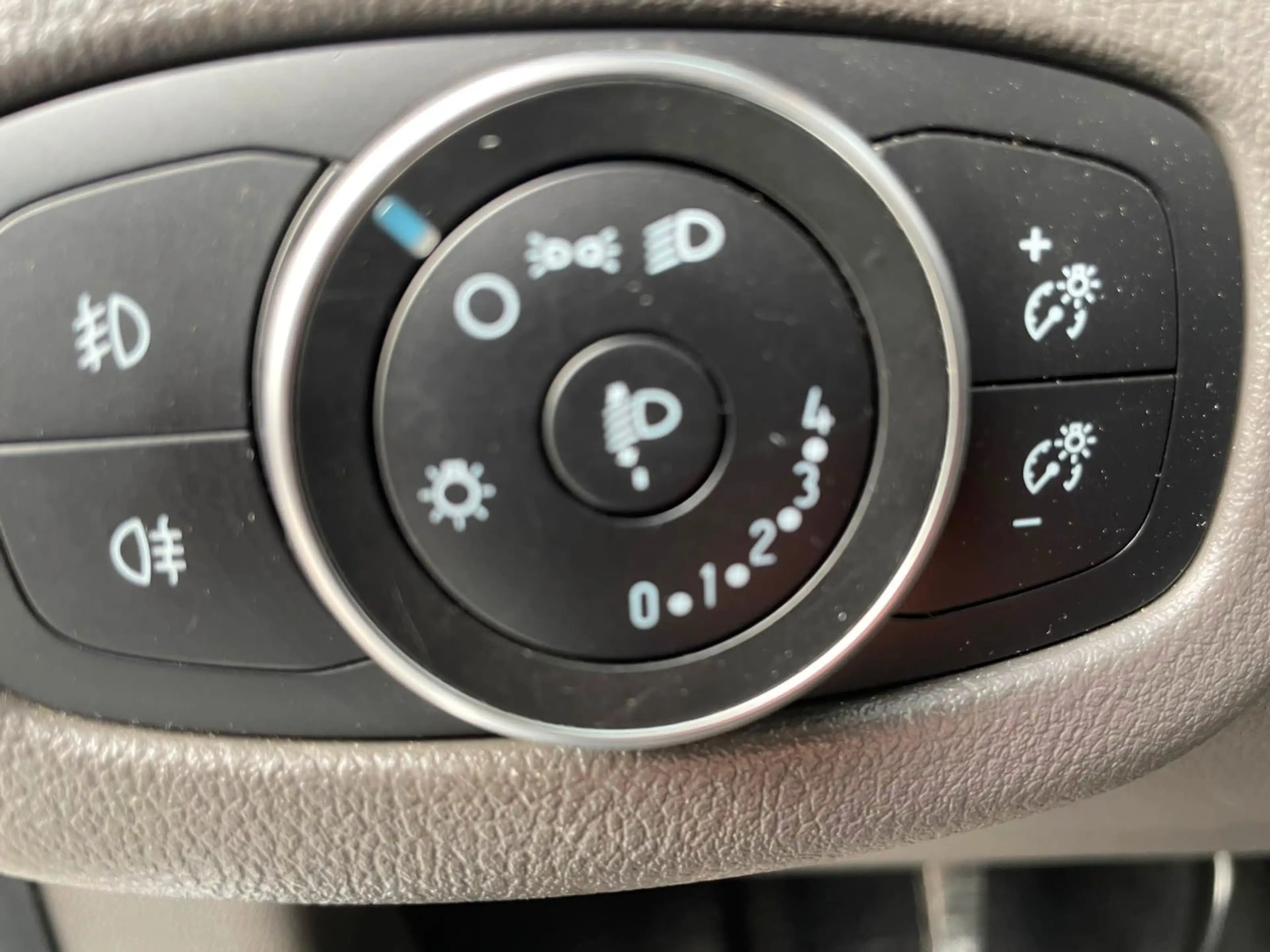 Ford Tourneo Connect Trend — photo 15