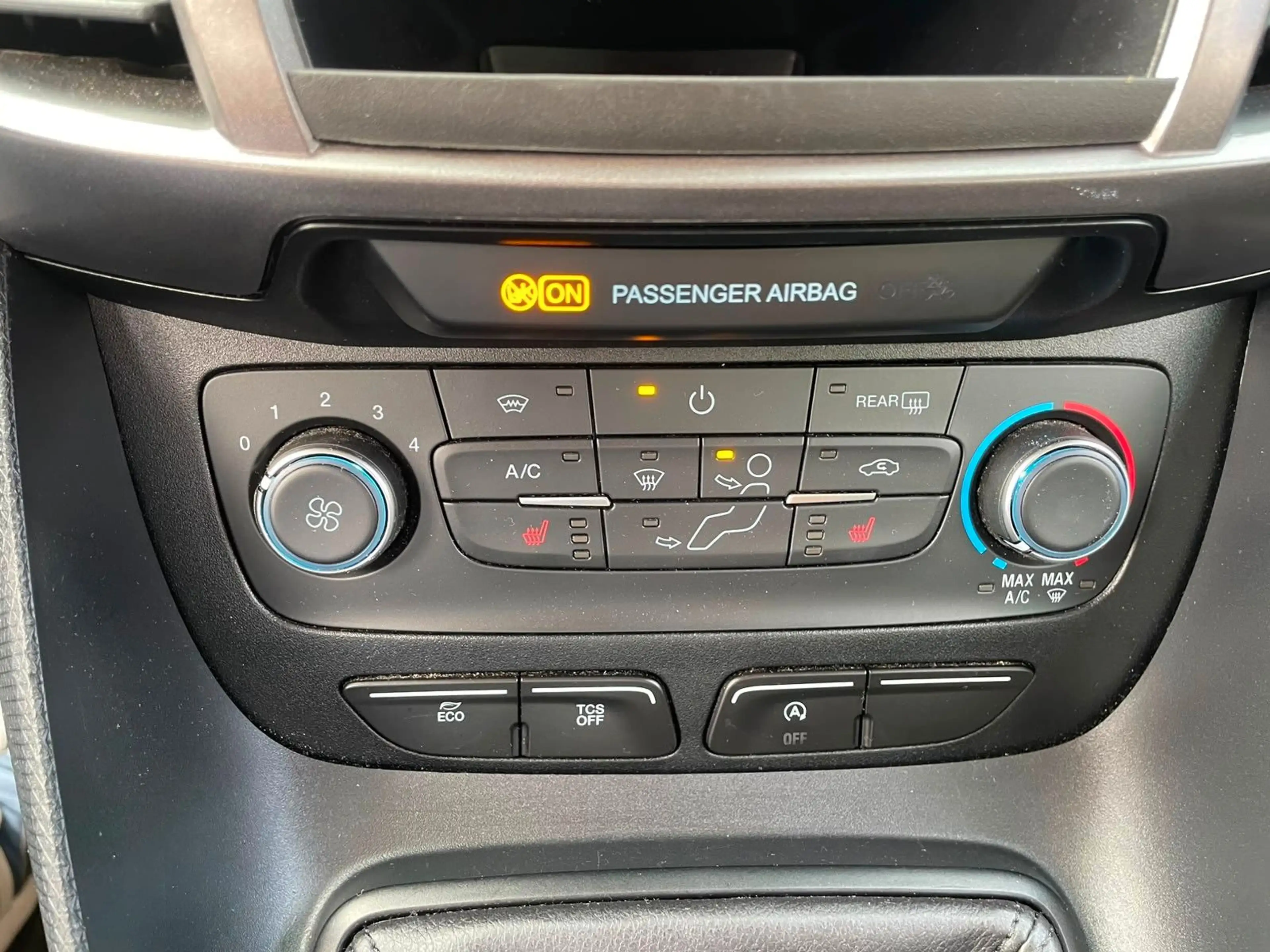 Ford Tourneo Connect Trend — photo 13