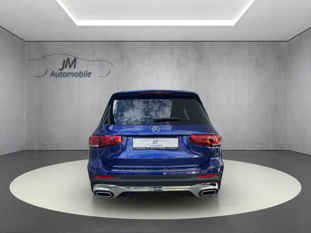 Mercedes-Benz 220 view 5