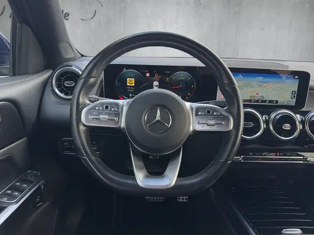 Mercedes-Benz 220 view 10