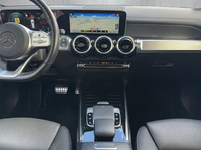 Mercedes-Benz 220 view 14