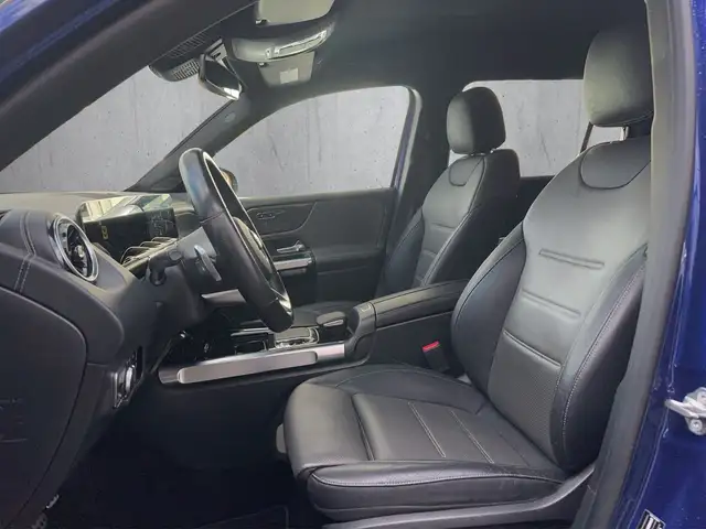 Mercedes-Benz 220 view 13