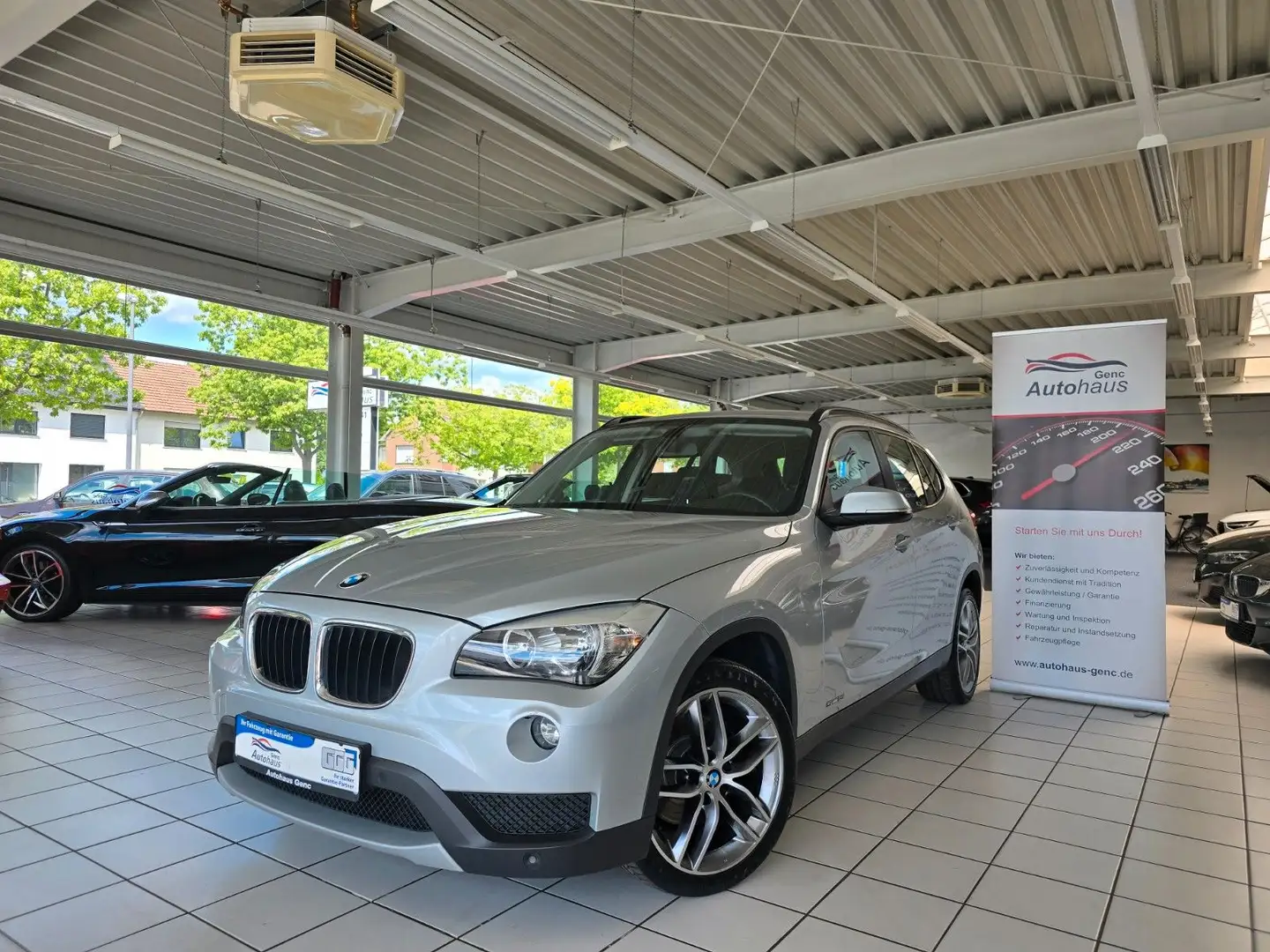 BMW X1 sDrive18i Automatik PDC Alufelgen Silber - 1