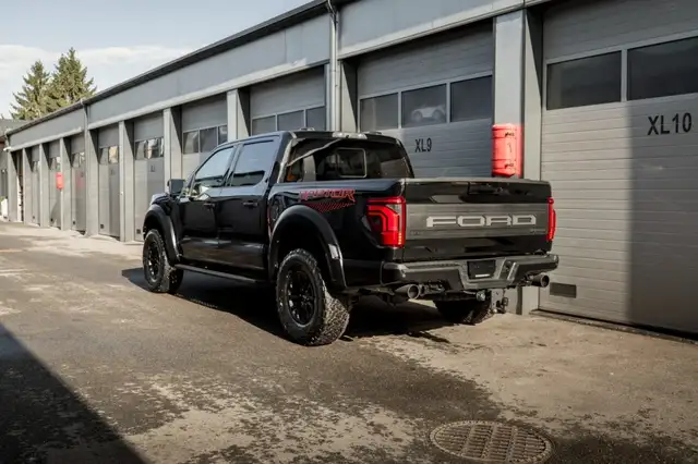 Ford F 150 F-150 Raptor SuperCrew 5,5'-Bed 4x4 Ansicht 4