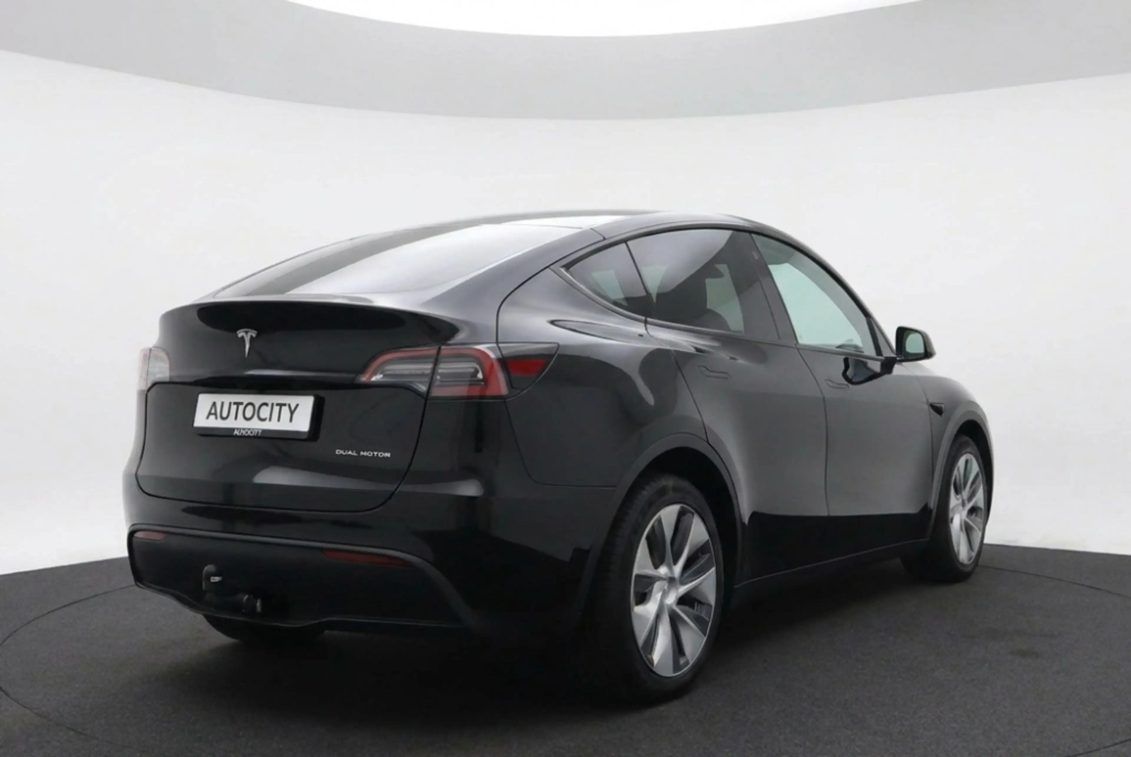 Tesla Model Y Long Range AWD 75kWh Full Self Driving l Warmtepom — photo 5