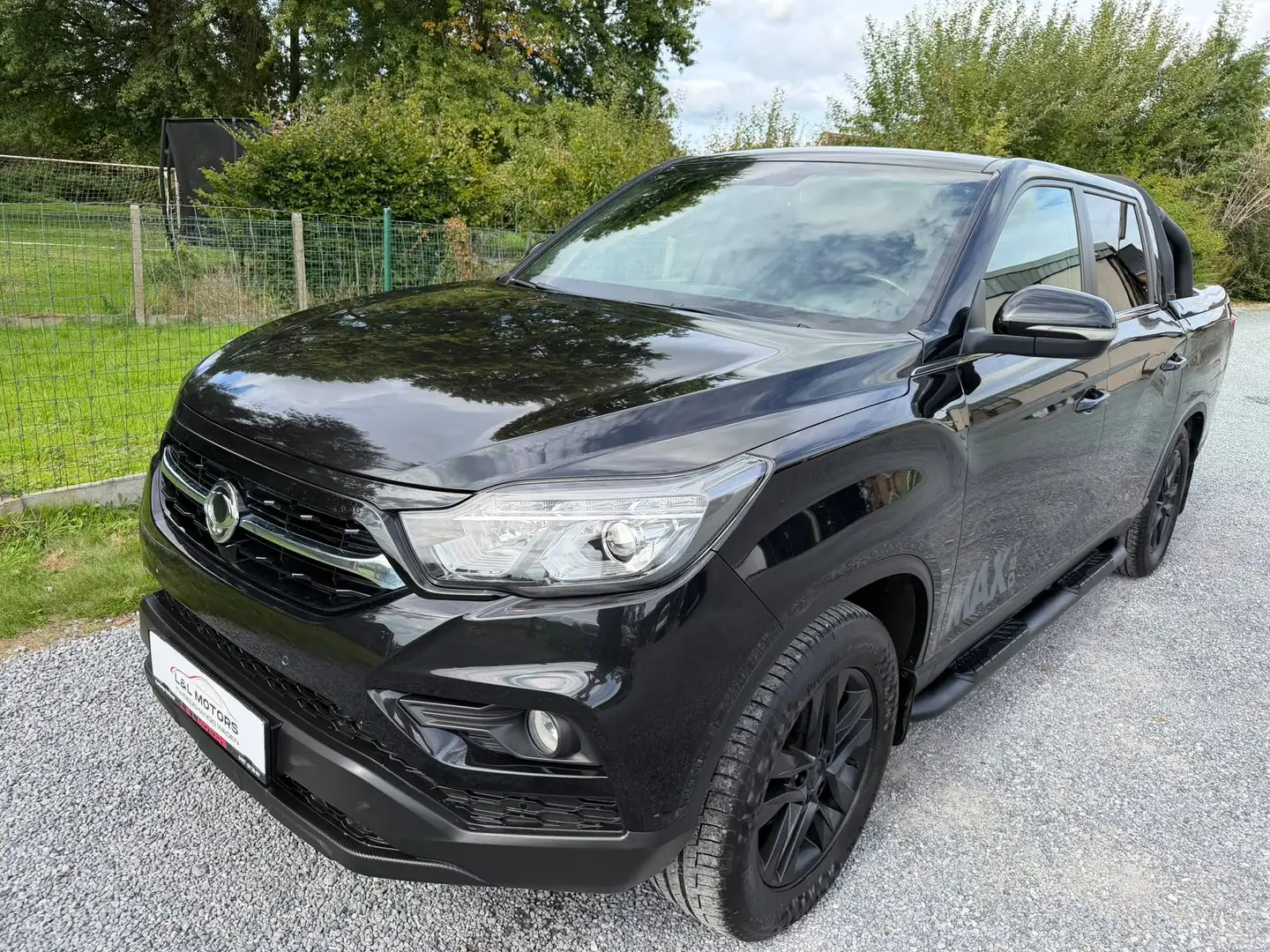 SsangYong Musso 2.2 Turbo e-Xdi 4WD Sapphire*BTW WAGEN* Schwarz - 1
