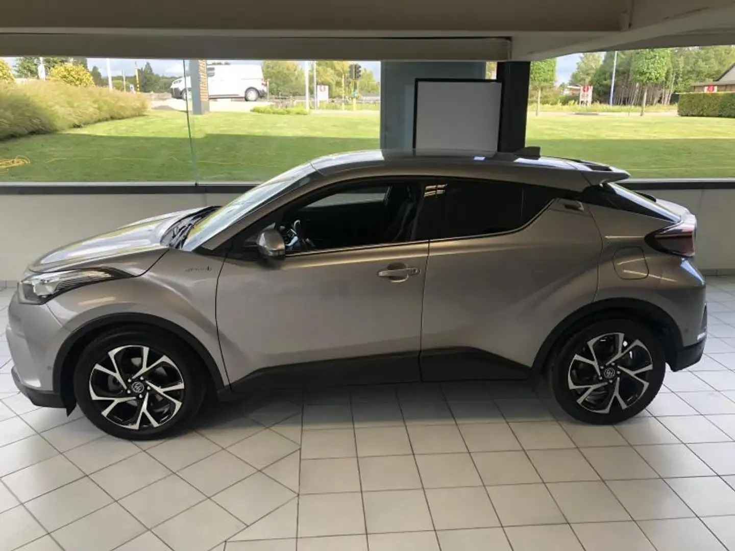 Toyota C-HR C-LUB Grijs - 2