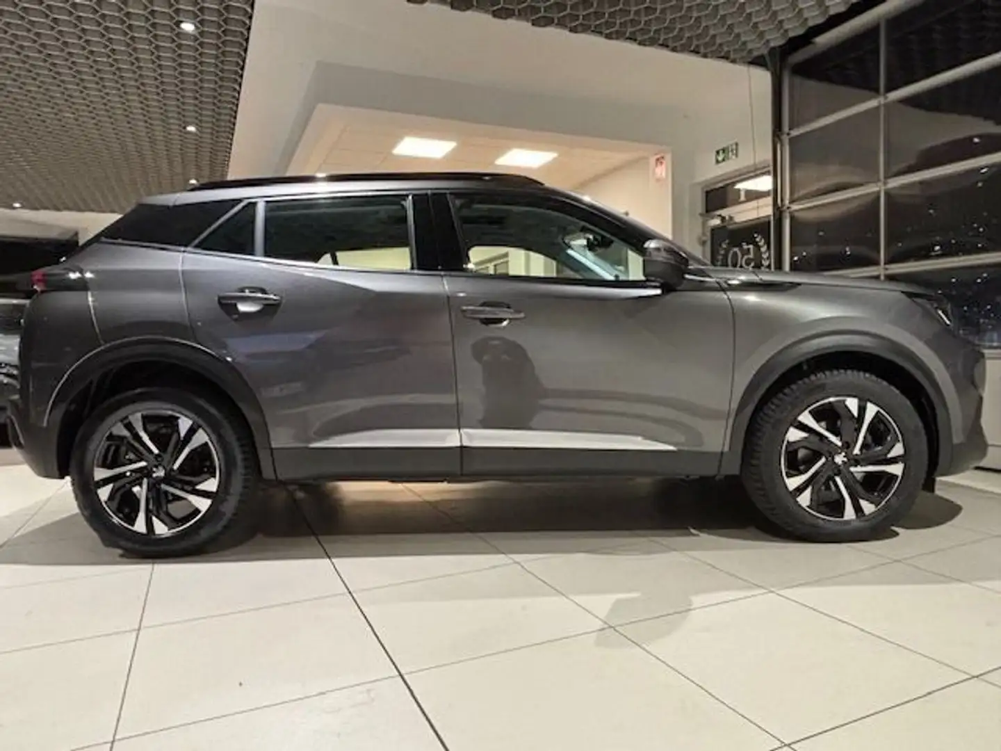 Peugeot 2008 1.2 PT130 Allure *Kamera*PGD*NAVI*Allwetter Grau - 1