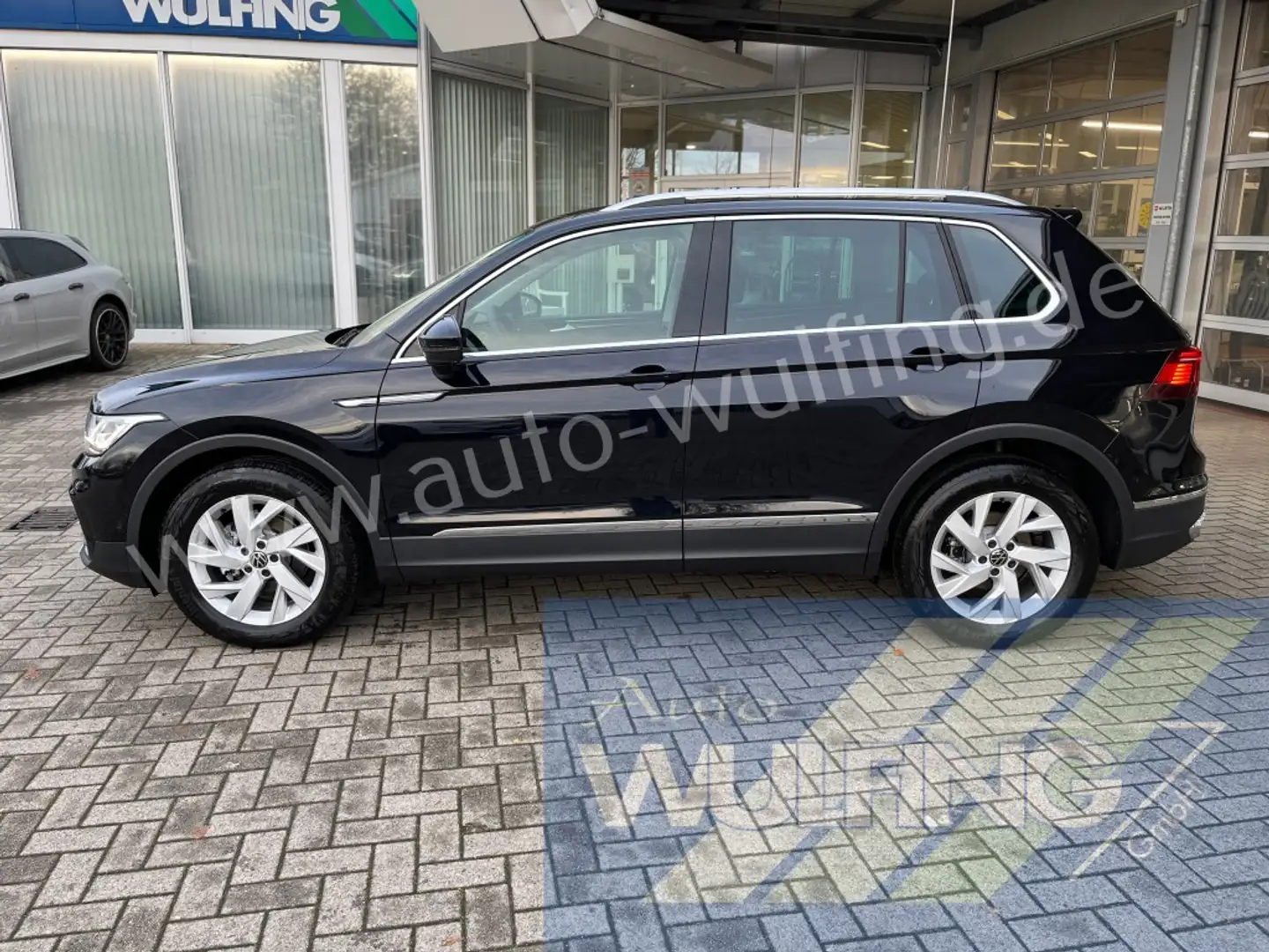 Volkswagen Tiguan 1.5TSI DSG Elegance IQ.Light-Matrix Schwarz - 2