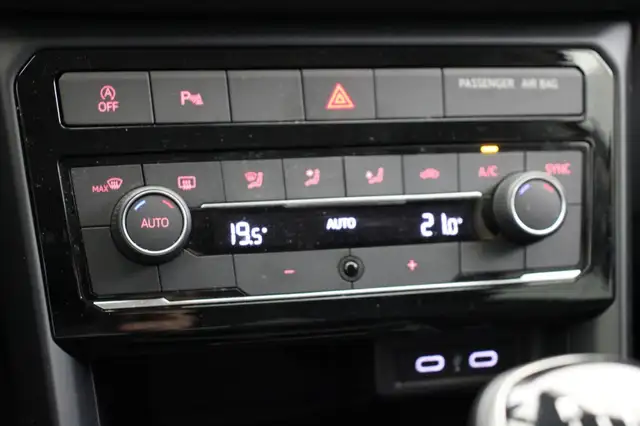Volkswagen T-Cross view 9