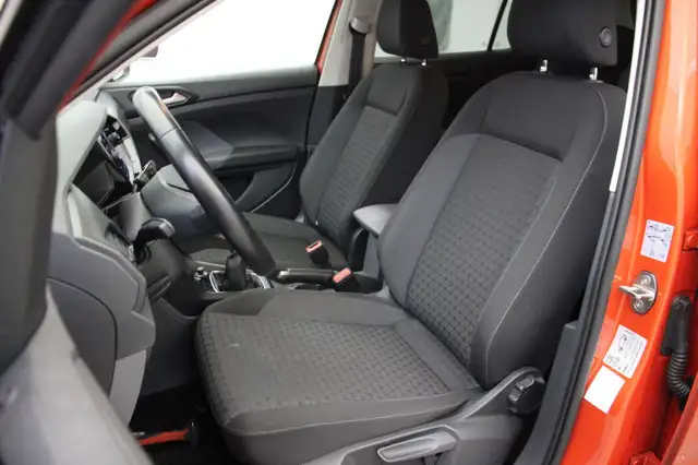 Volkswagen T-Cross view 11