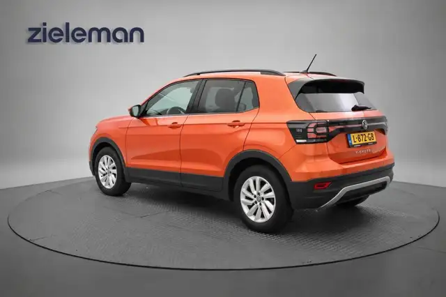 Volkswagen T-Cross view 3