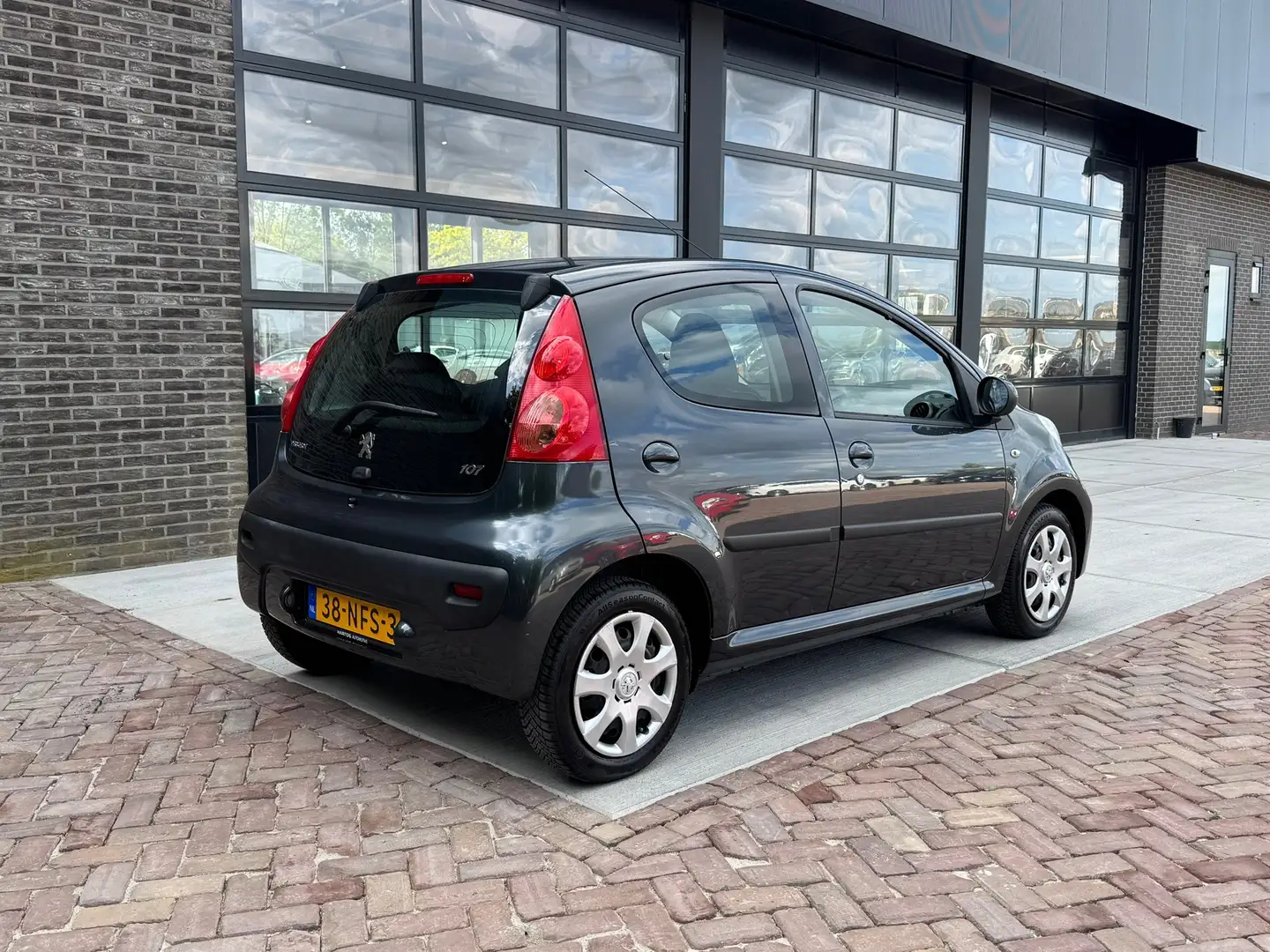 Peugeot 107 1.0-12V XS | 113.000KM! | Airco | Elektrisch pakke Grijs - 2