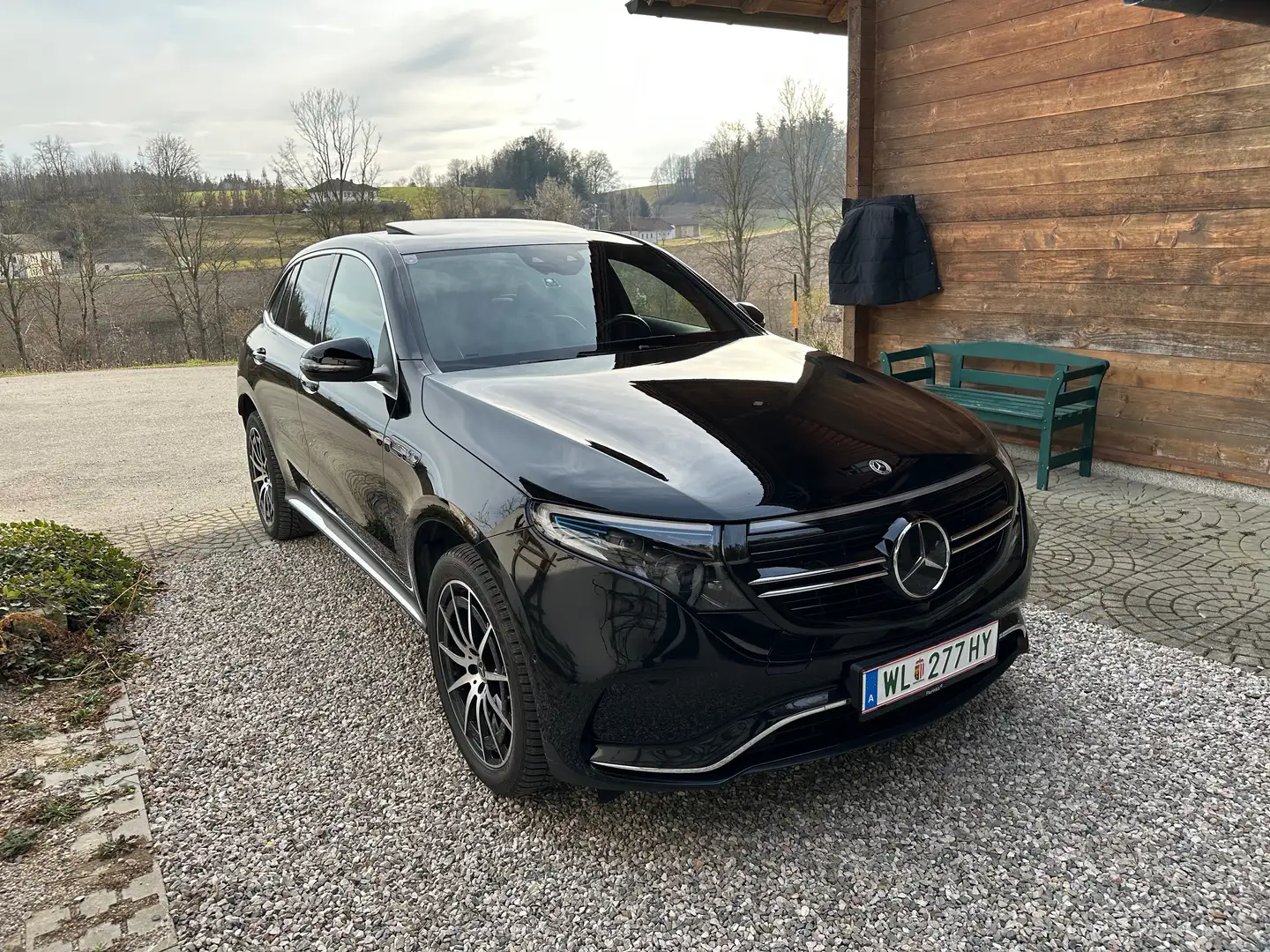 Mercedes-Benz EQC 400 EQC 400 4MATIC 80kWh AMG Line Aut. AMG Line Schwarz - 2