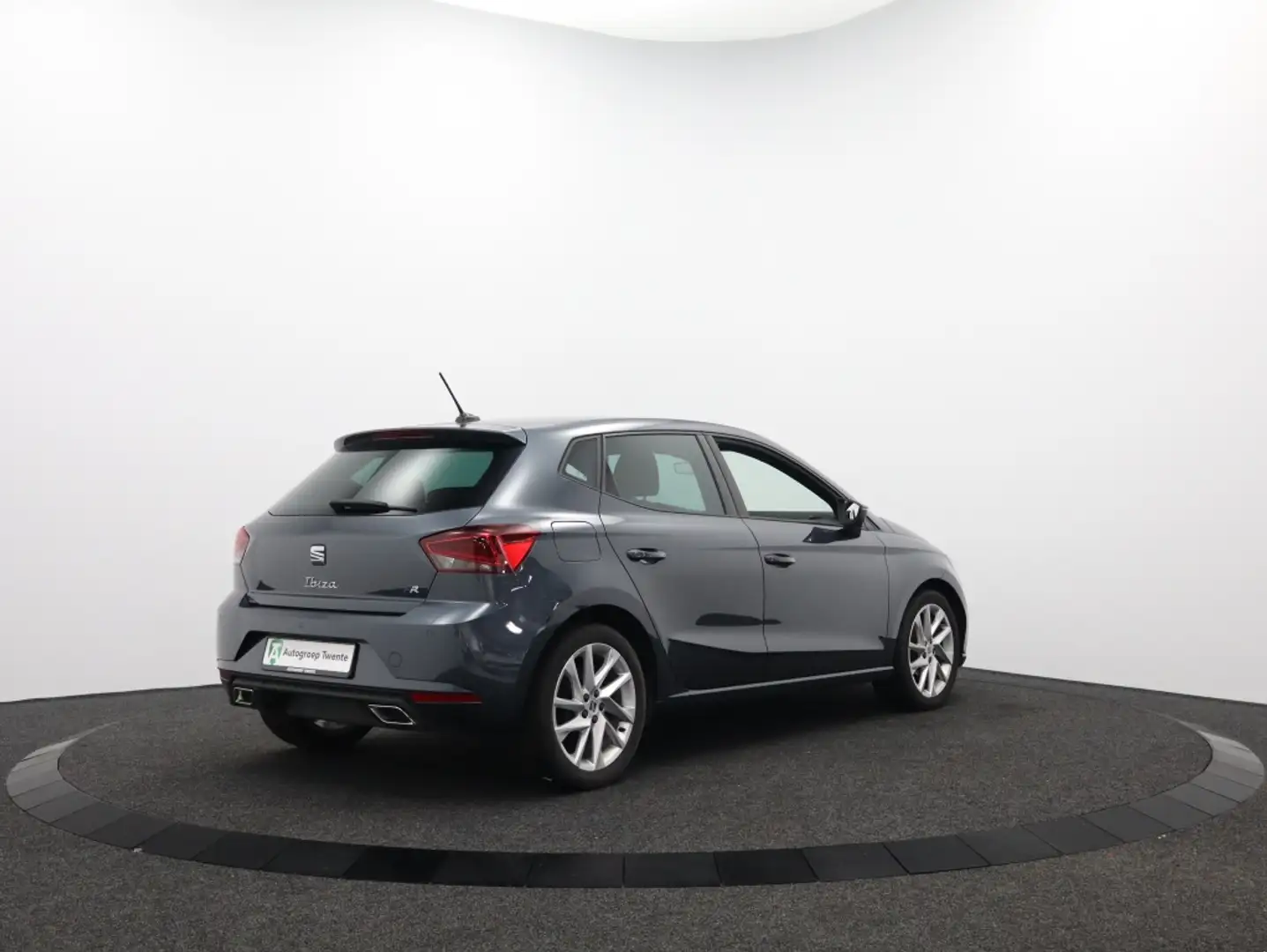 SEAT Ibiza 1.0 TSI FR-Line | Navigatie | Camera | Cruise cont Grijs - 2