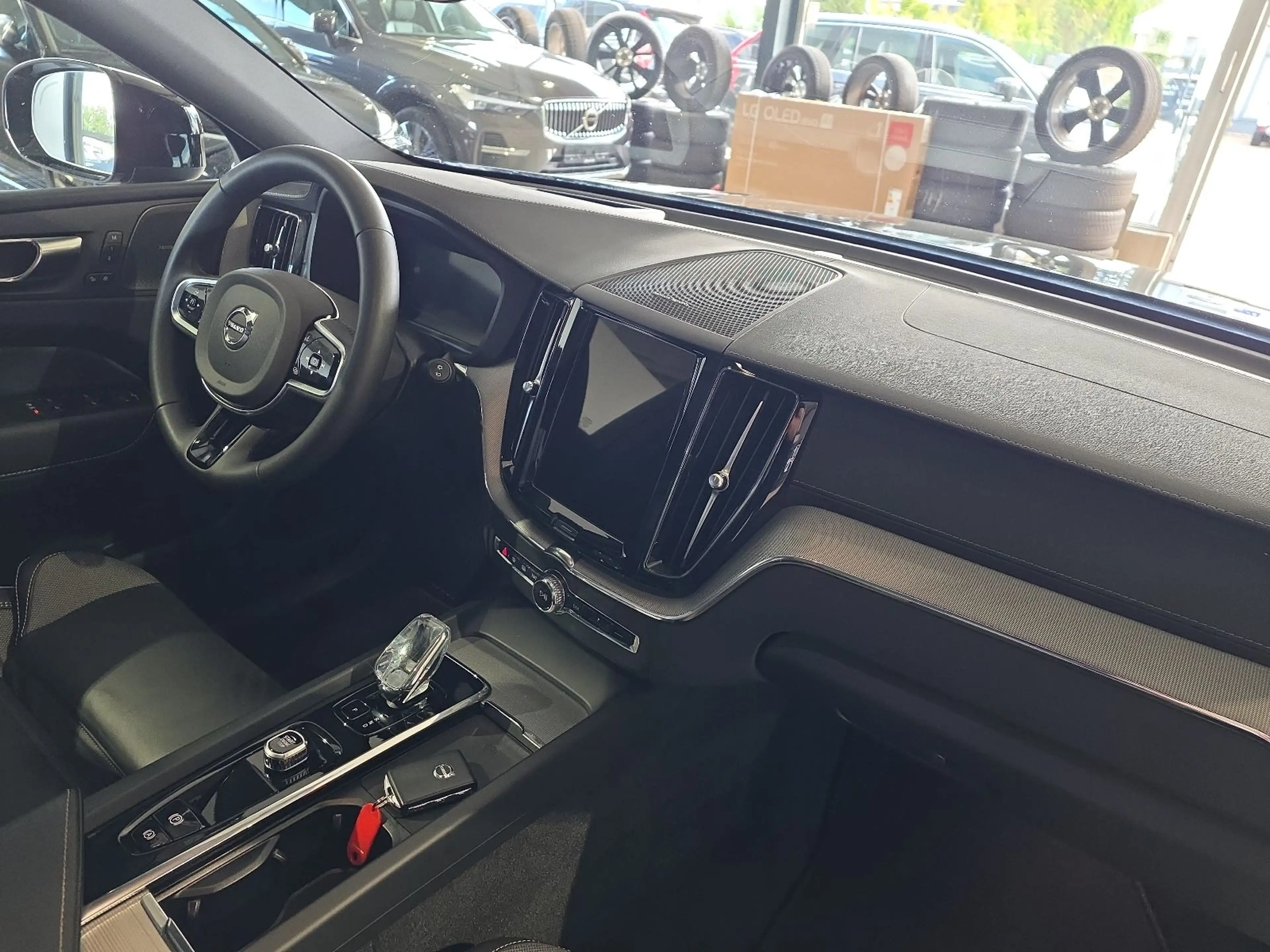 Volvo XC60 B5 Ultra Dark AWD ACC BLIS AHK FourC 360° — photo 12