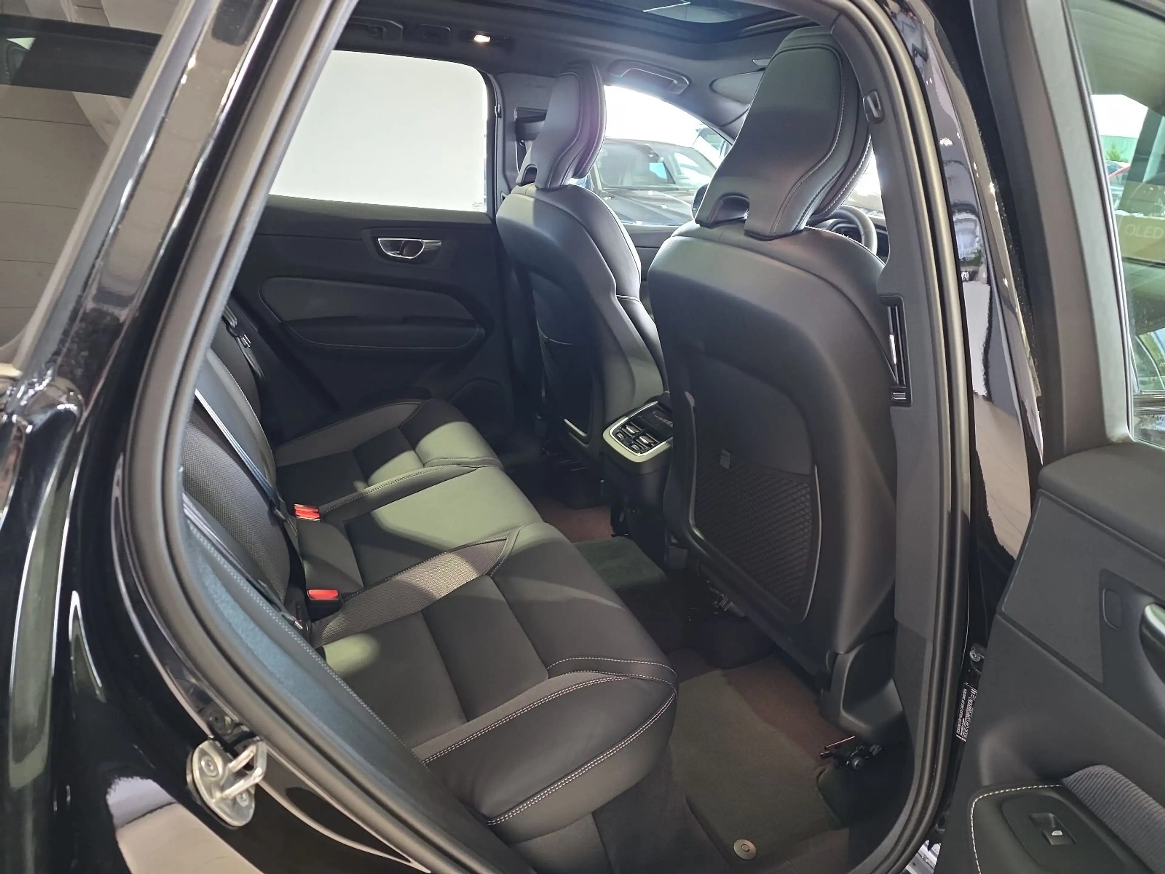 Volvo XC60 B5 Ultra Dark AWD ACC BLIS AHK FourC 360° — photo 13