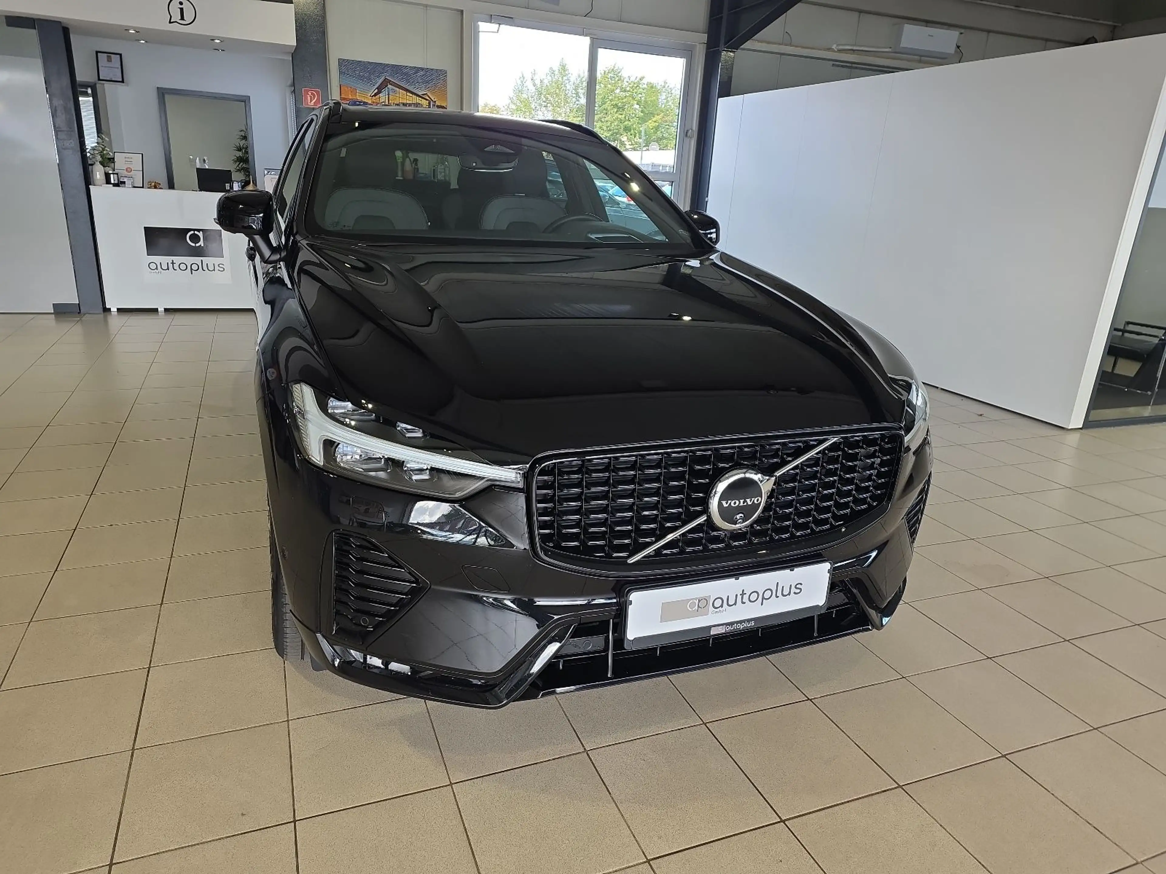 Volvo XC60 B5 Ultra Dark AWD ACC BLIS AHK FourC 360° — photo 4