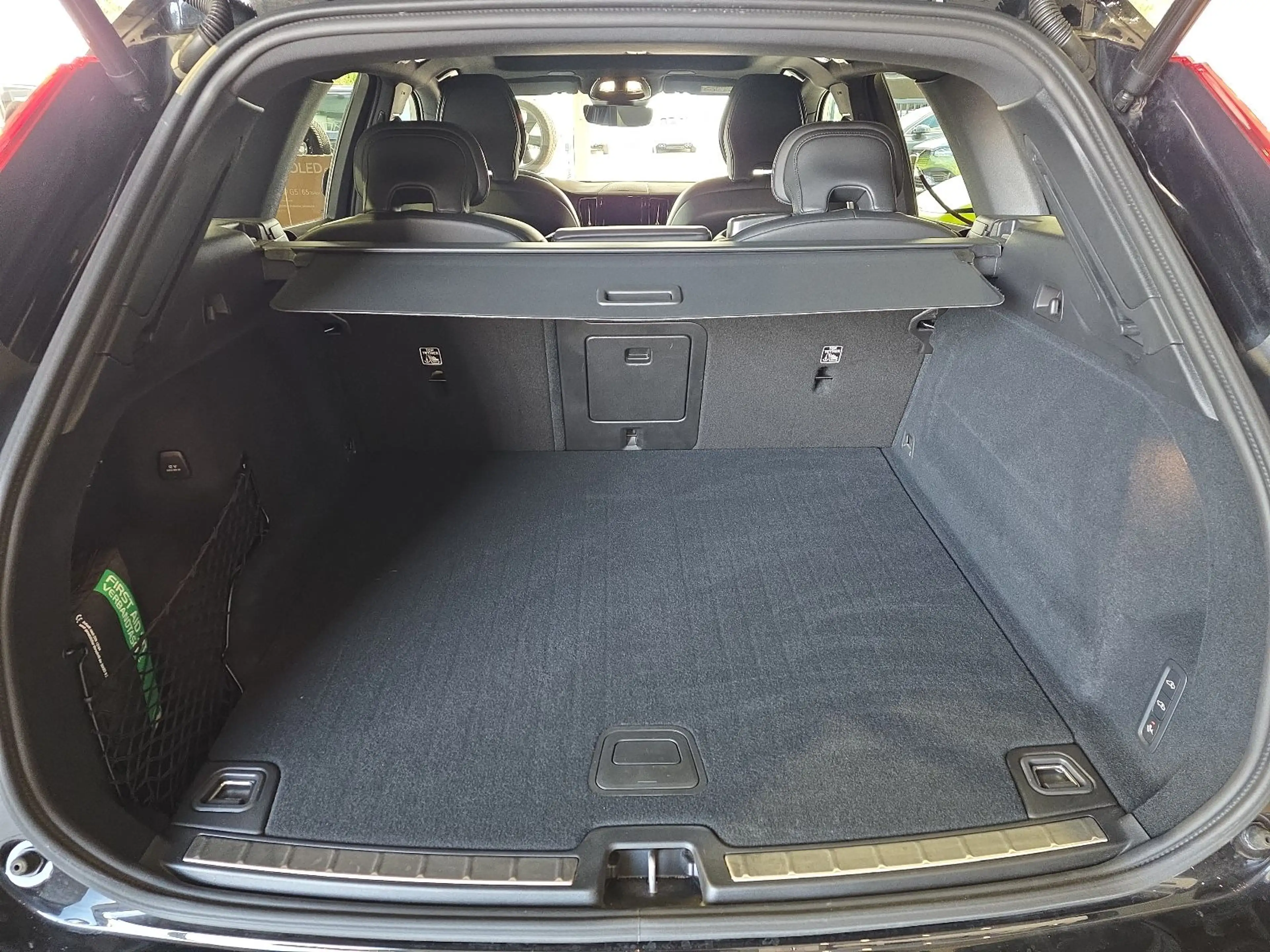 Volvo XC60 B5 Ultra Dark AWD ACC BLIS AHK FourC 360° — photo 14