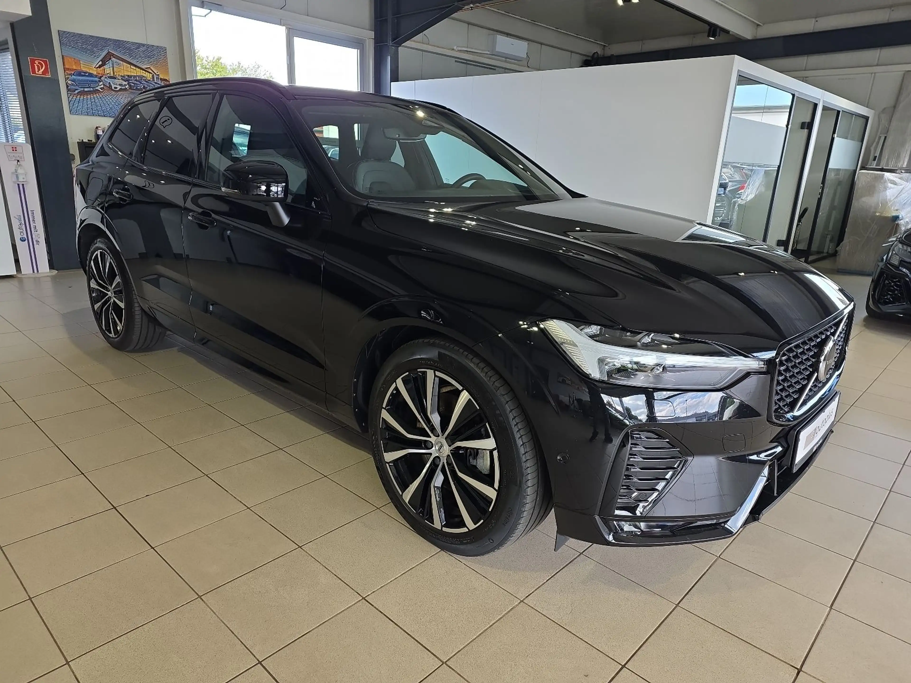 Volvo XC60 B5 Ultra Dark AWD ACC BLIS AHK FourC 360° — photo 5
